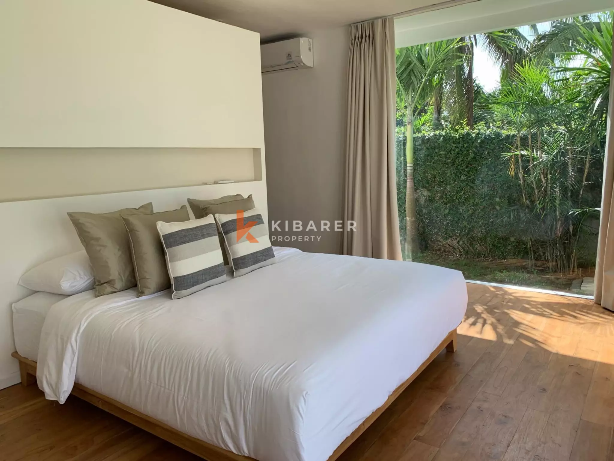 Charming Four-Bedroom Tropical Villa with Private Pool in Buwit
