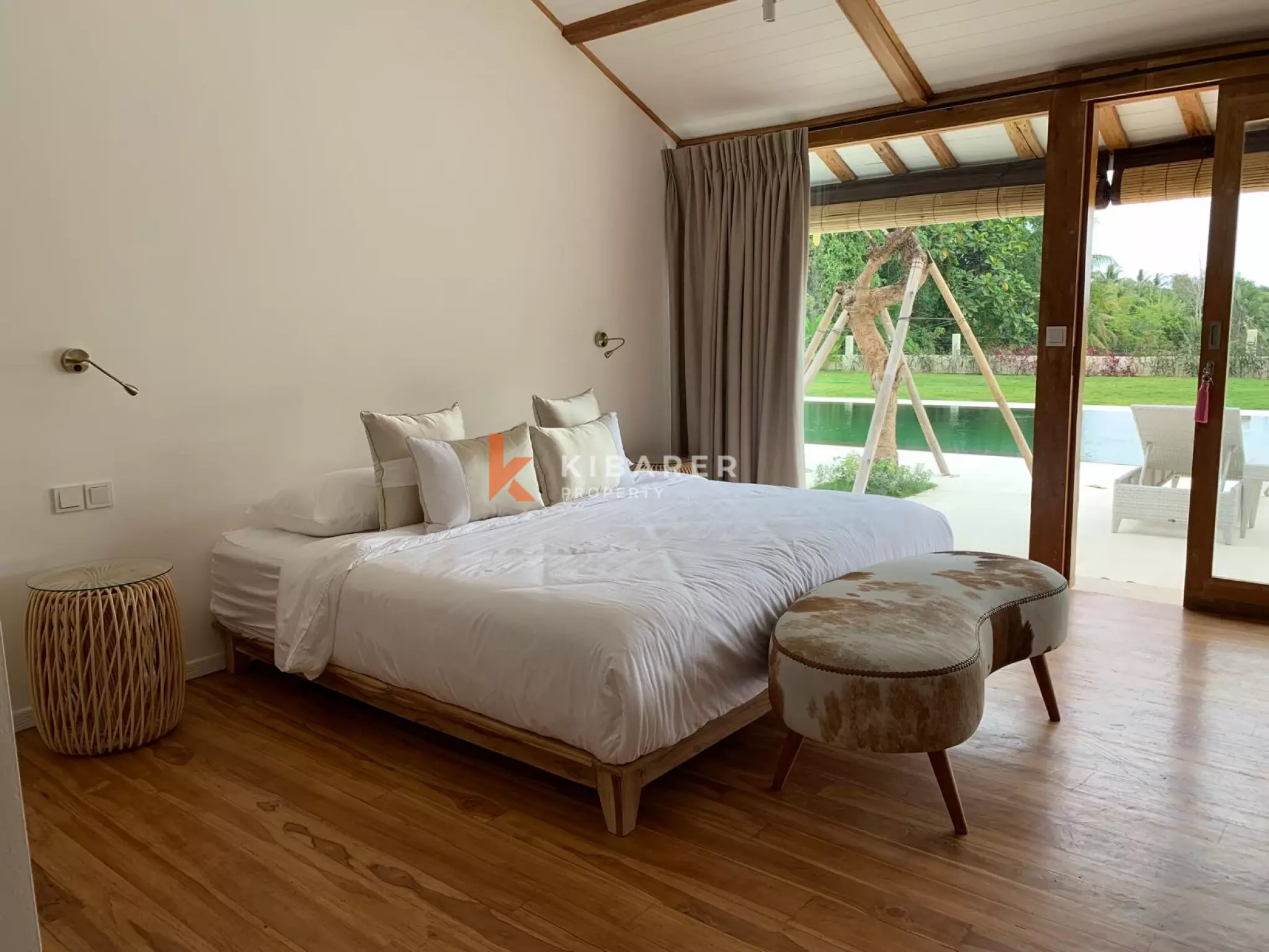 Charming Four-Bedroom Tropical Villa with Private Pool in Buwit