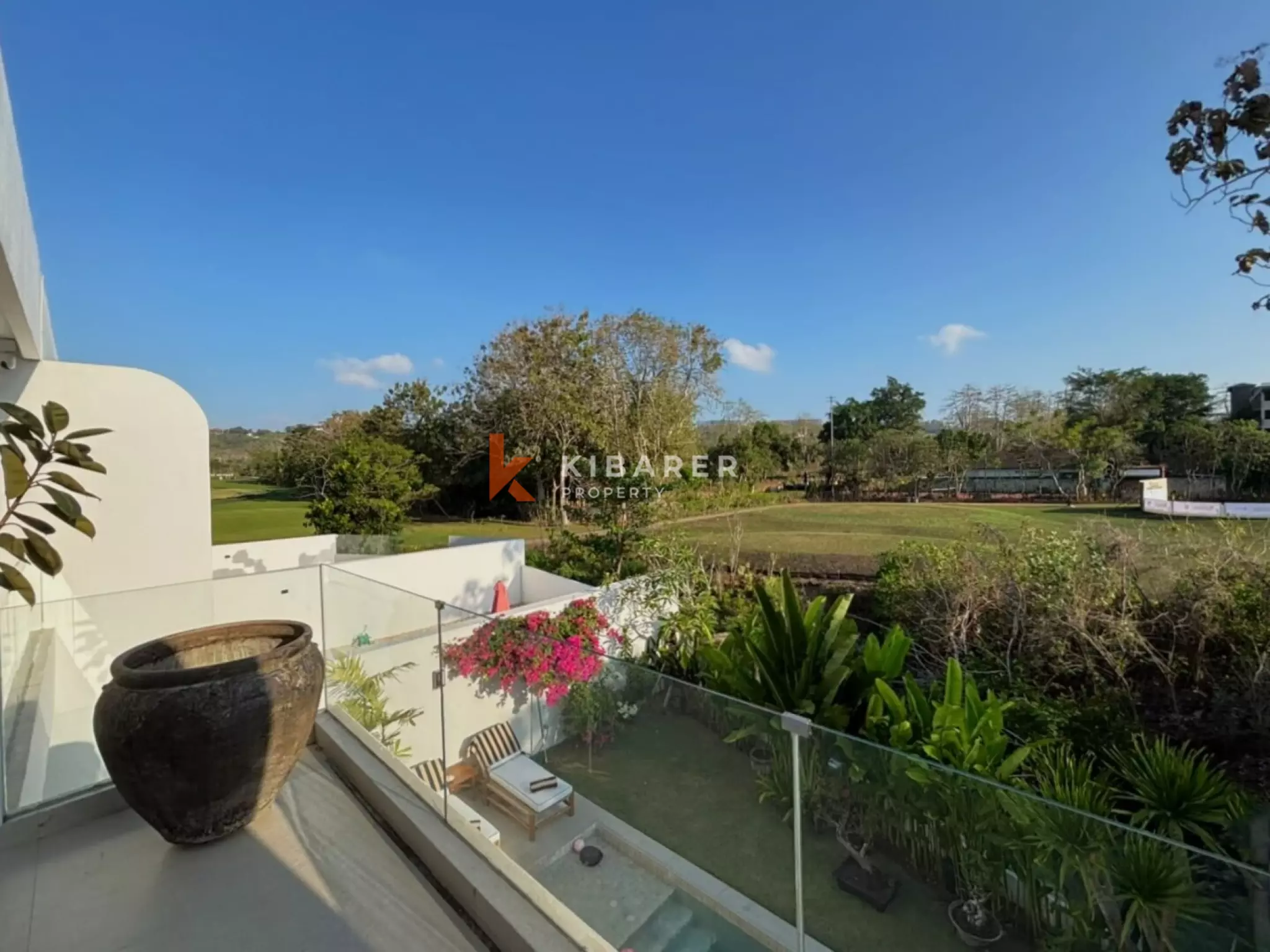 Vila Tropis Dua Kamar Tidur dengan Pemandangan Lapangan Golf yang Memukau di Balangan