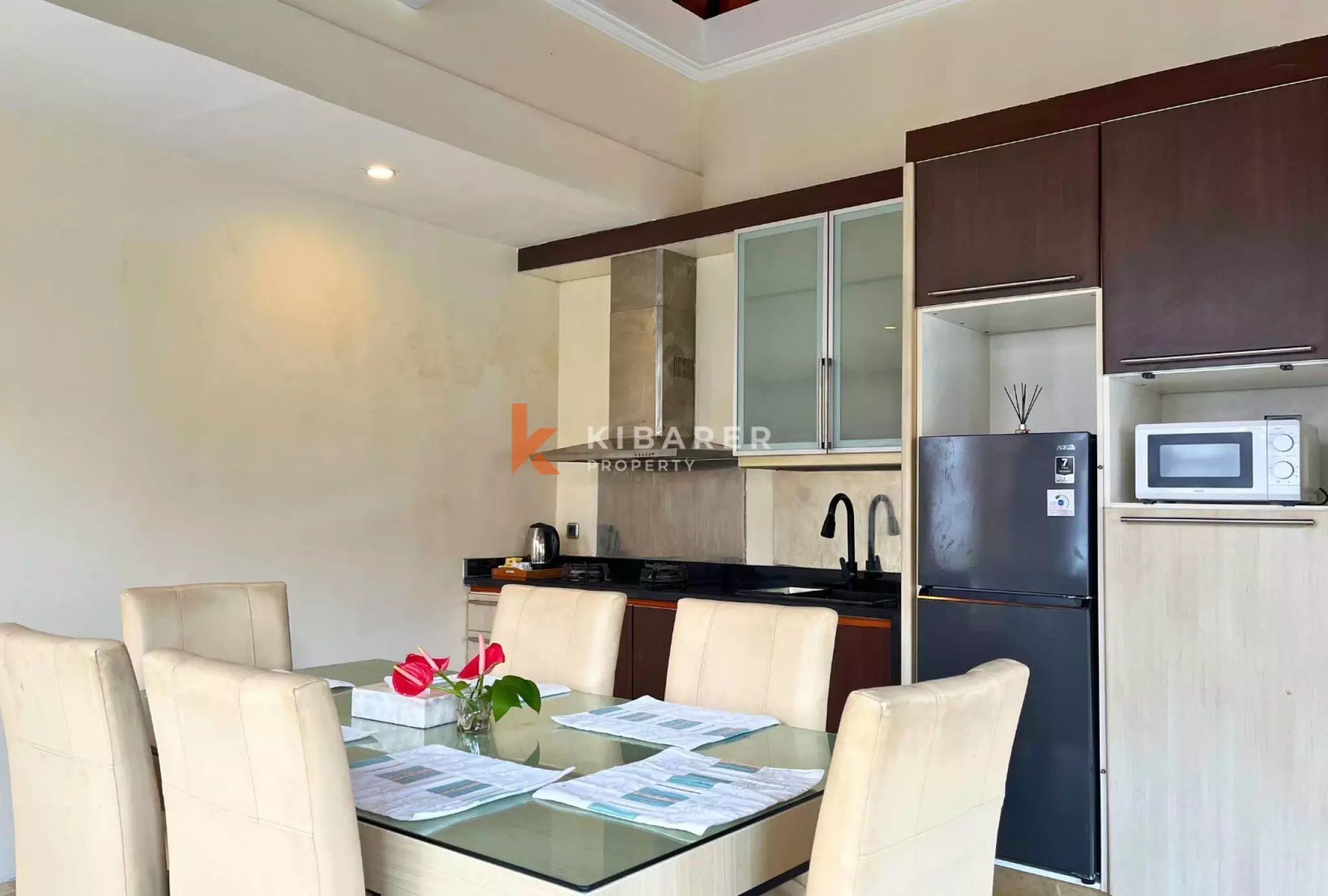 Havre de paix – Villa tropicale de 3 chambres avec piscine et jacuzzi à Batu Belig