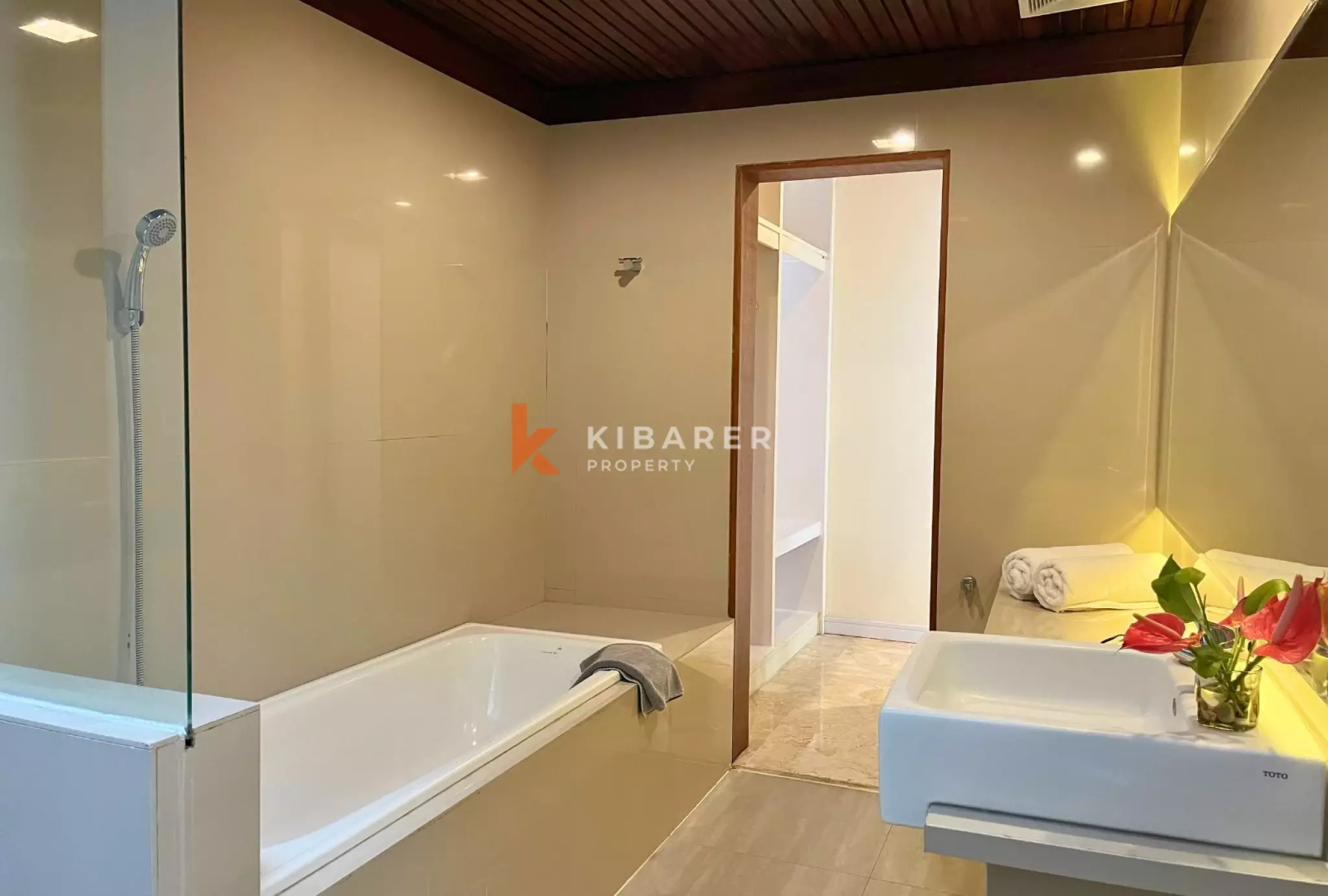 Refuge tropical à Batu Belig – Villa de 3 chambres avec piscine et jacuzzi