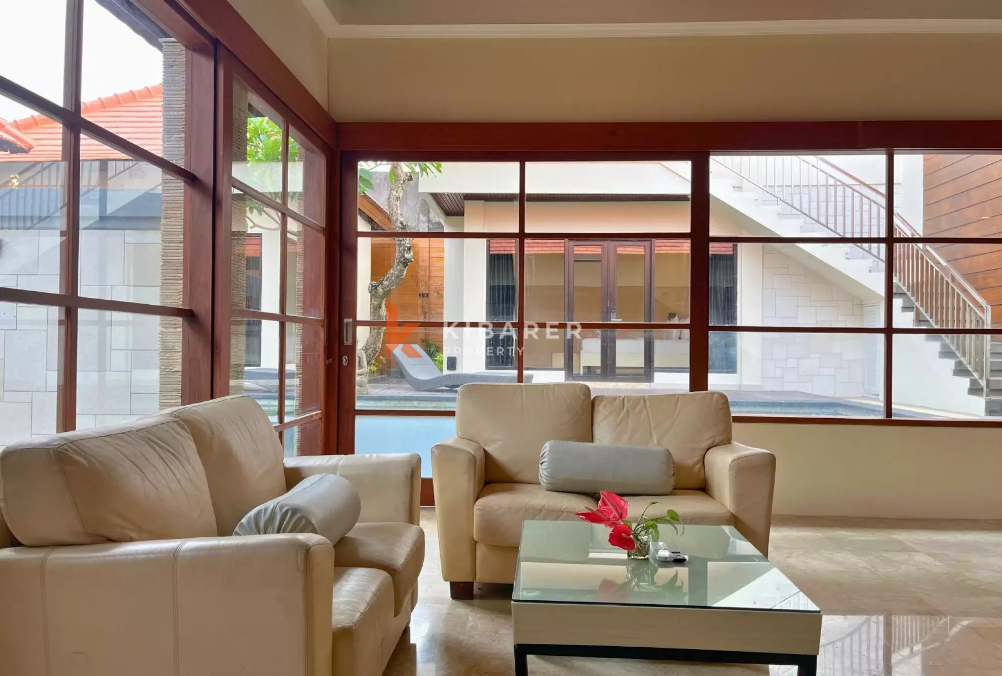 Refuge tropical de 3 chambres – Piscine avec jacuzzi et proximité immédiate des lieux prisés de Batu Belig