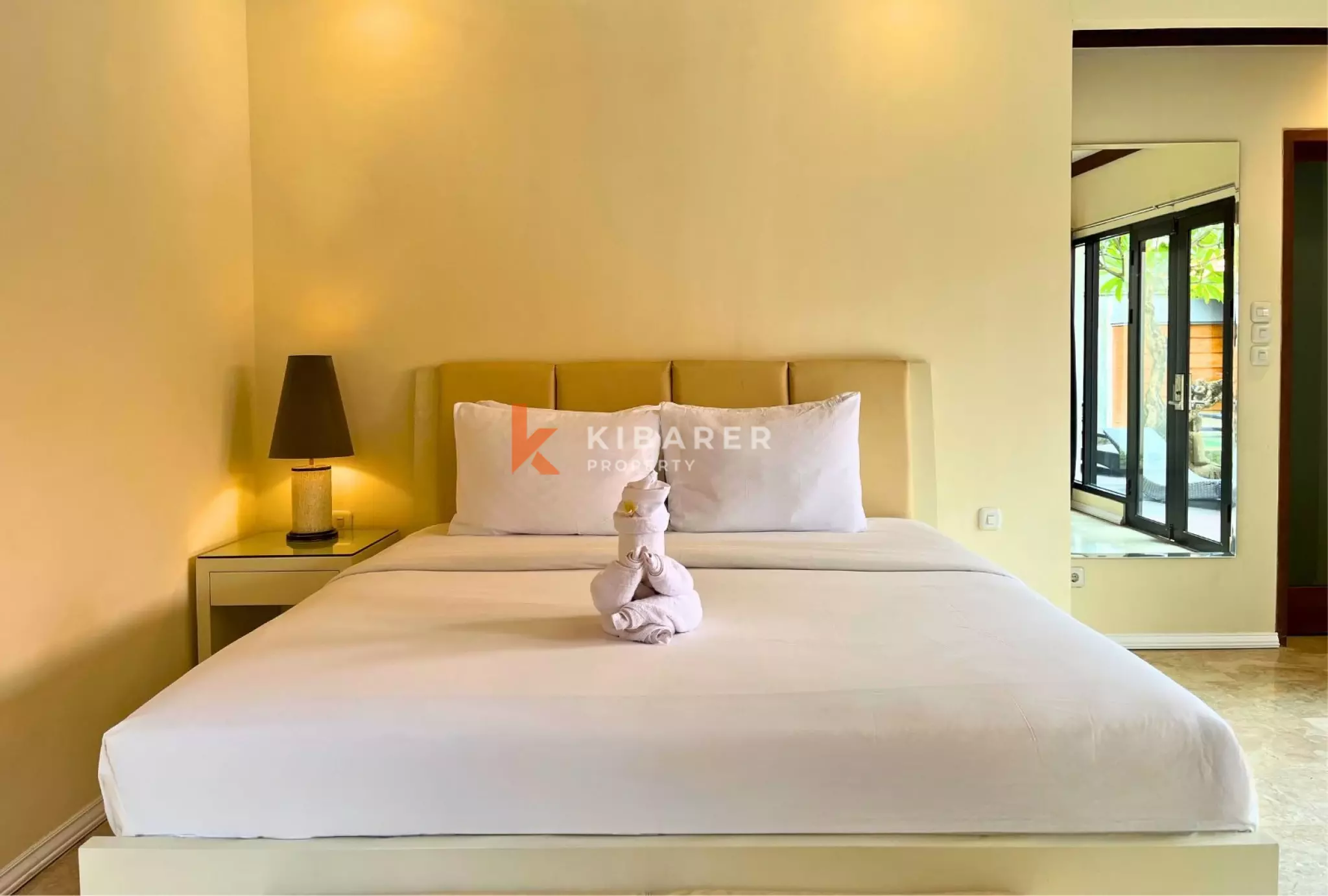 Refuge tropical de 3 chambres – Piscine avec jacuzzi et proximité immédiate des lieux prisés de Batu Belig