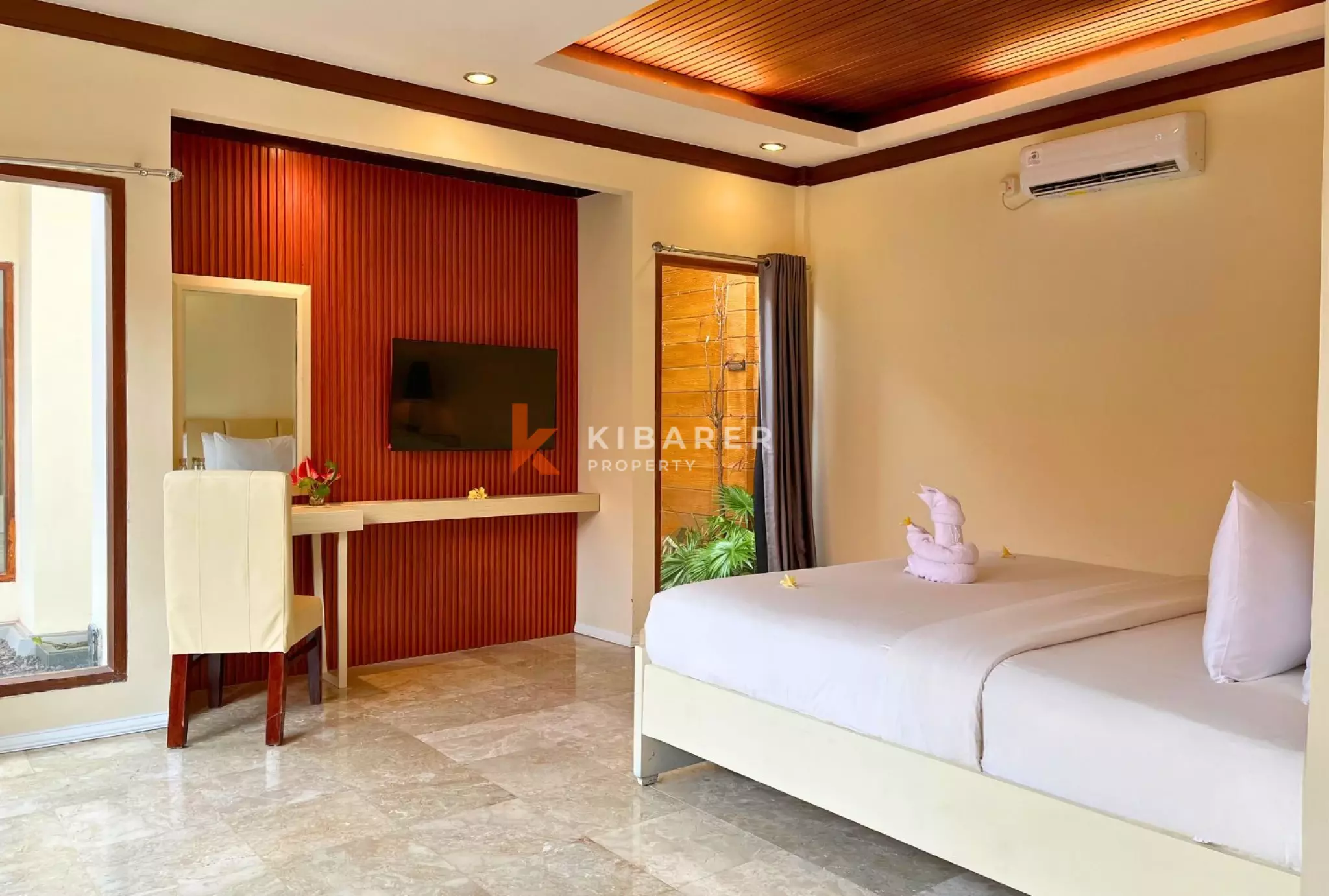 Refuge tropical de 3 chambres – Piscine avec jacuzzi et proximité immédiate des lieux prisés de Batu Belig