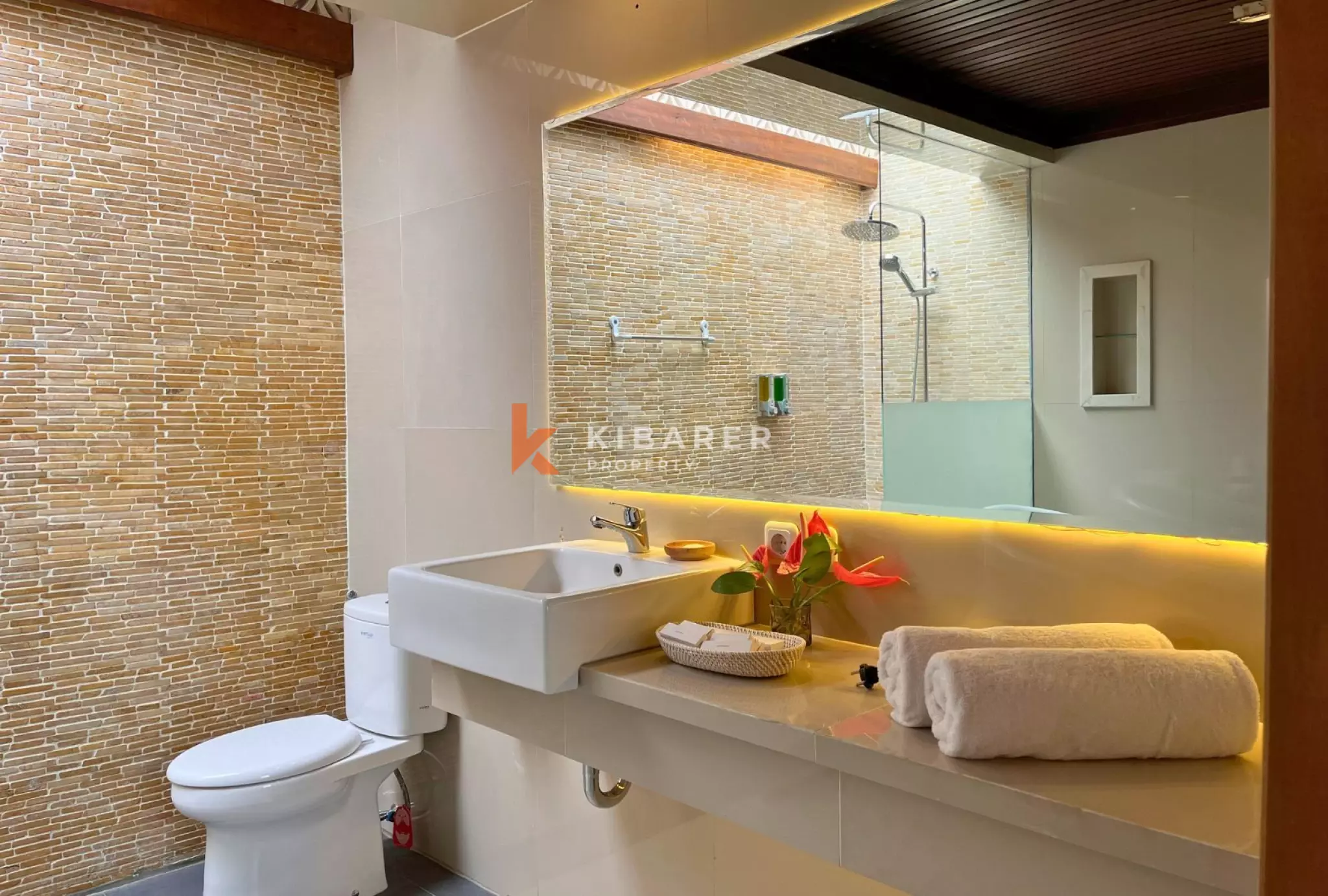 Refuge tropical de 3 chambres – Piscine avec jacuzzi et proximité immédiate des lieux prisés de Batu Belig