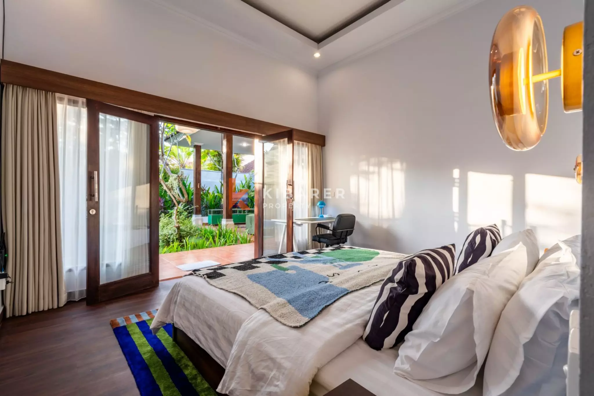 Villa Élégante de Deux Chambres avec Salon Ouvert et Piscine Privée à Seminyak