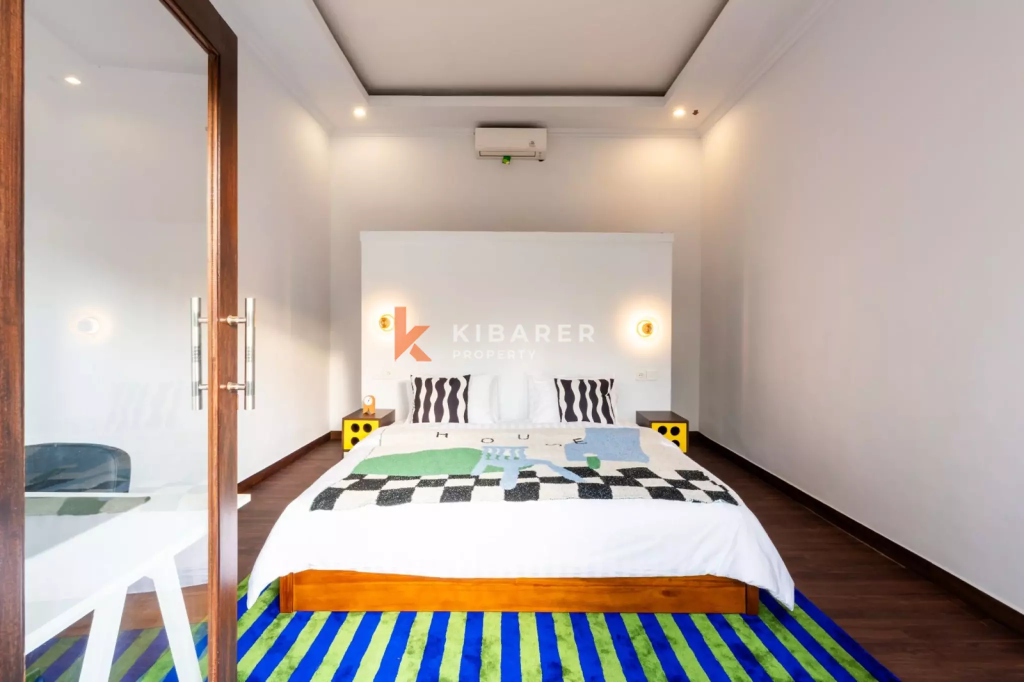 Villa Élégante de Deux Chambres avec Salon Ouvert et Piscine Privée à Seminyak