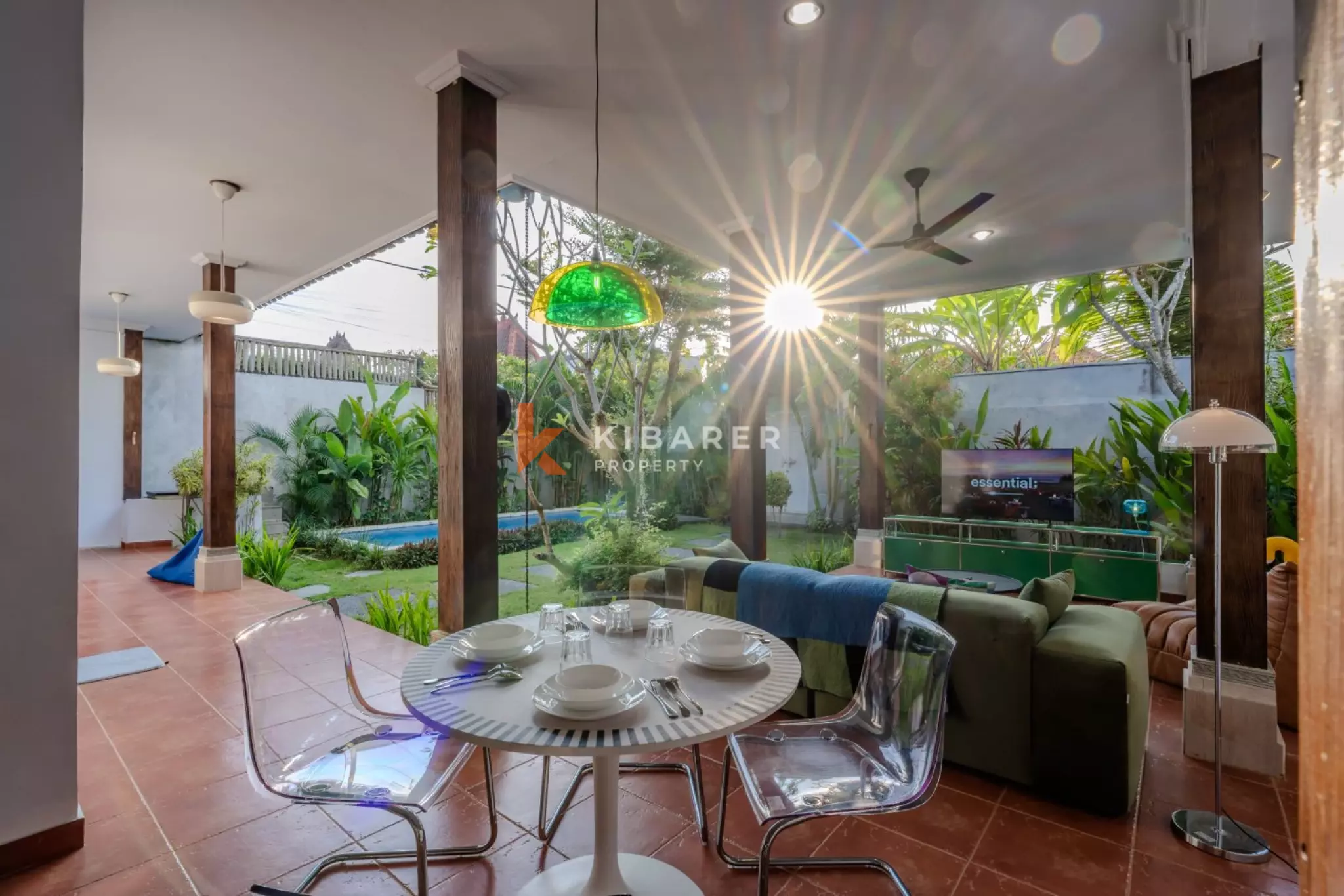 Villa Élégante de Deux Chambres avec Salon Ouvert et Piscine Privée à Seminyak