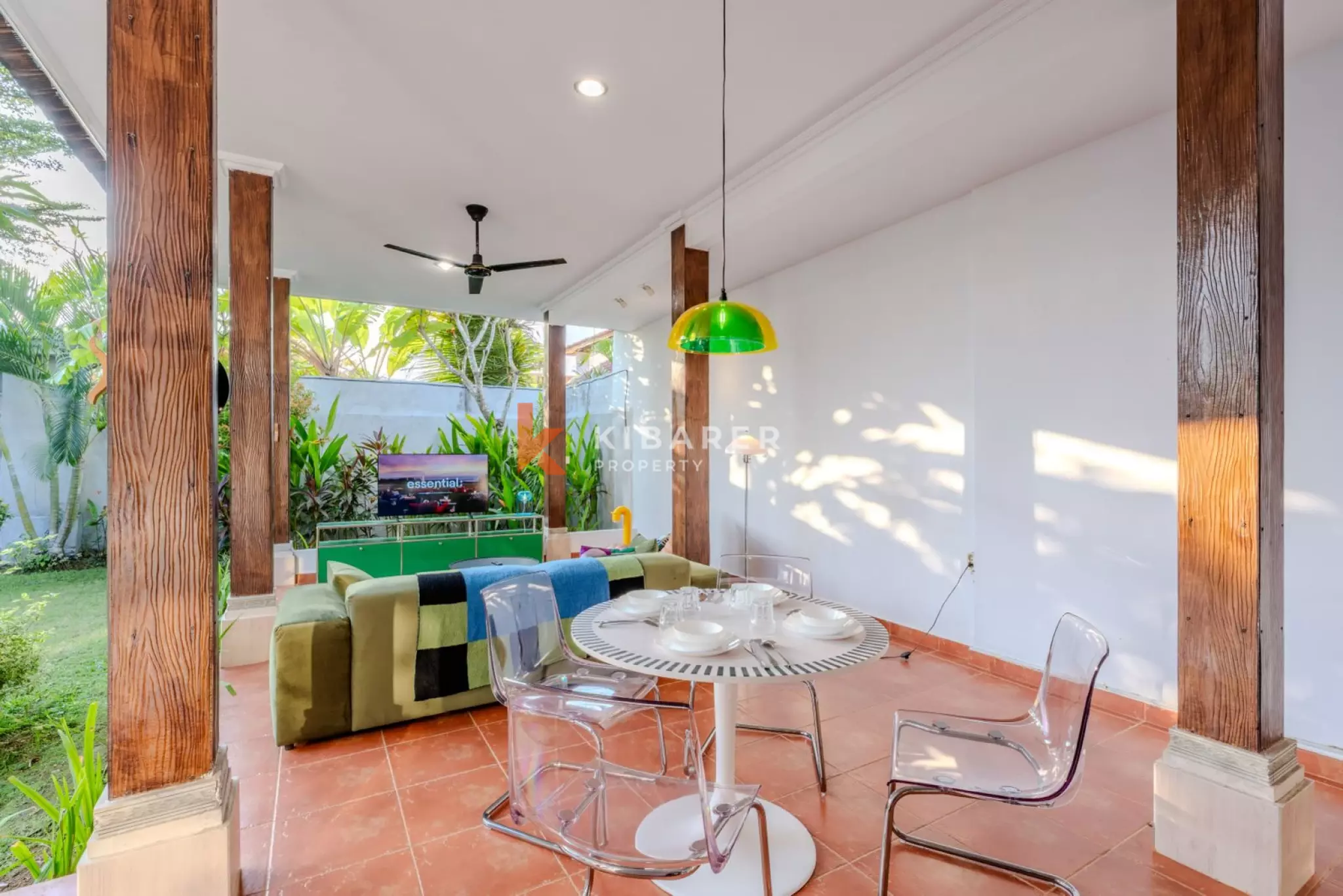 Villa Élégante de Deux Chambres avec Salon Ouvert et Piscine Privée à Seminyak