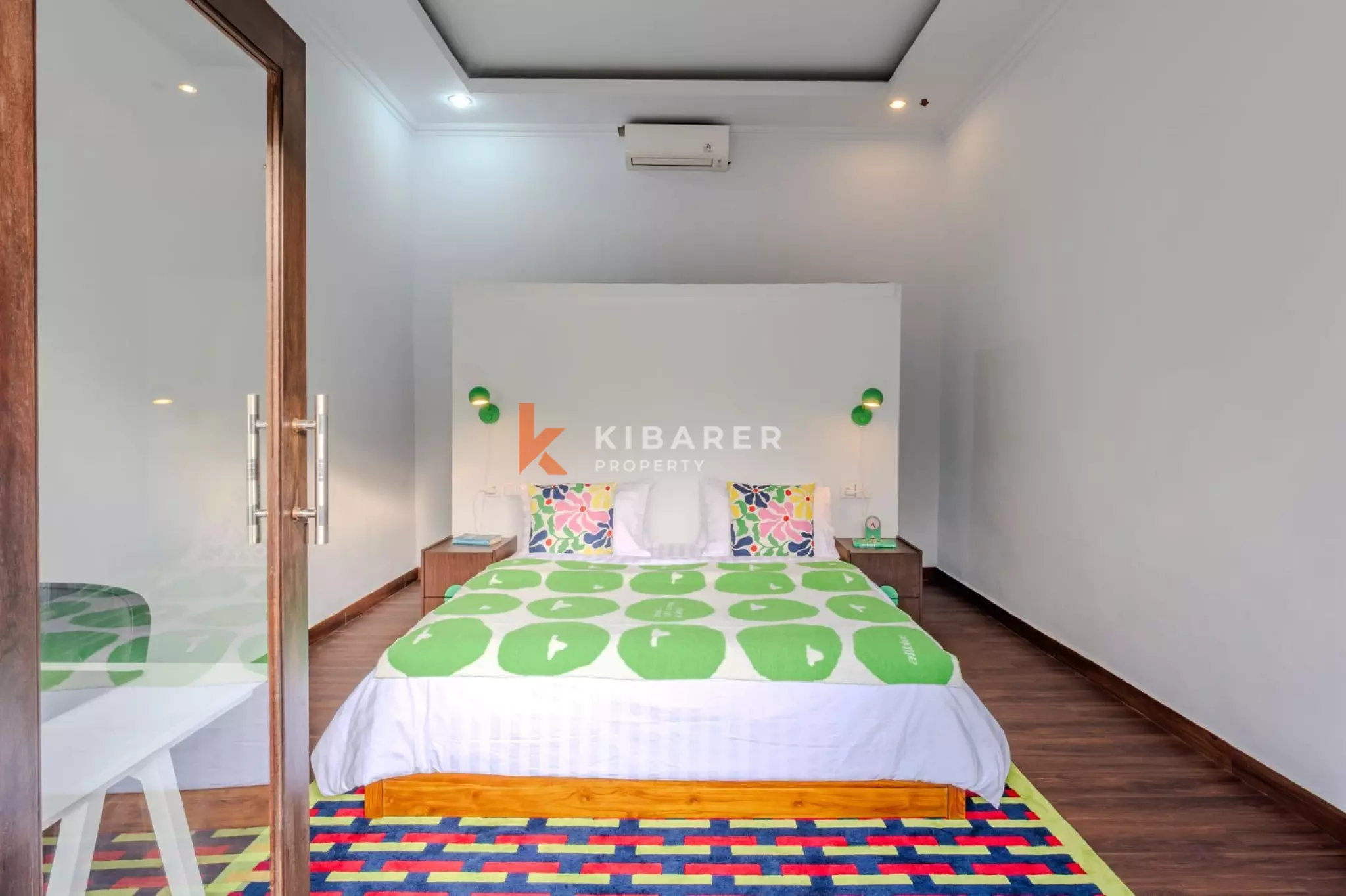 Villa Élégante de Deux Chambres avec Salon Ouvert et Piscine Privée à Seminyak