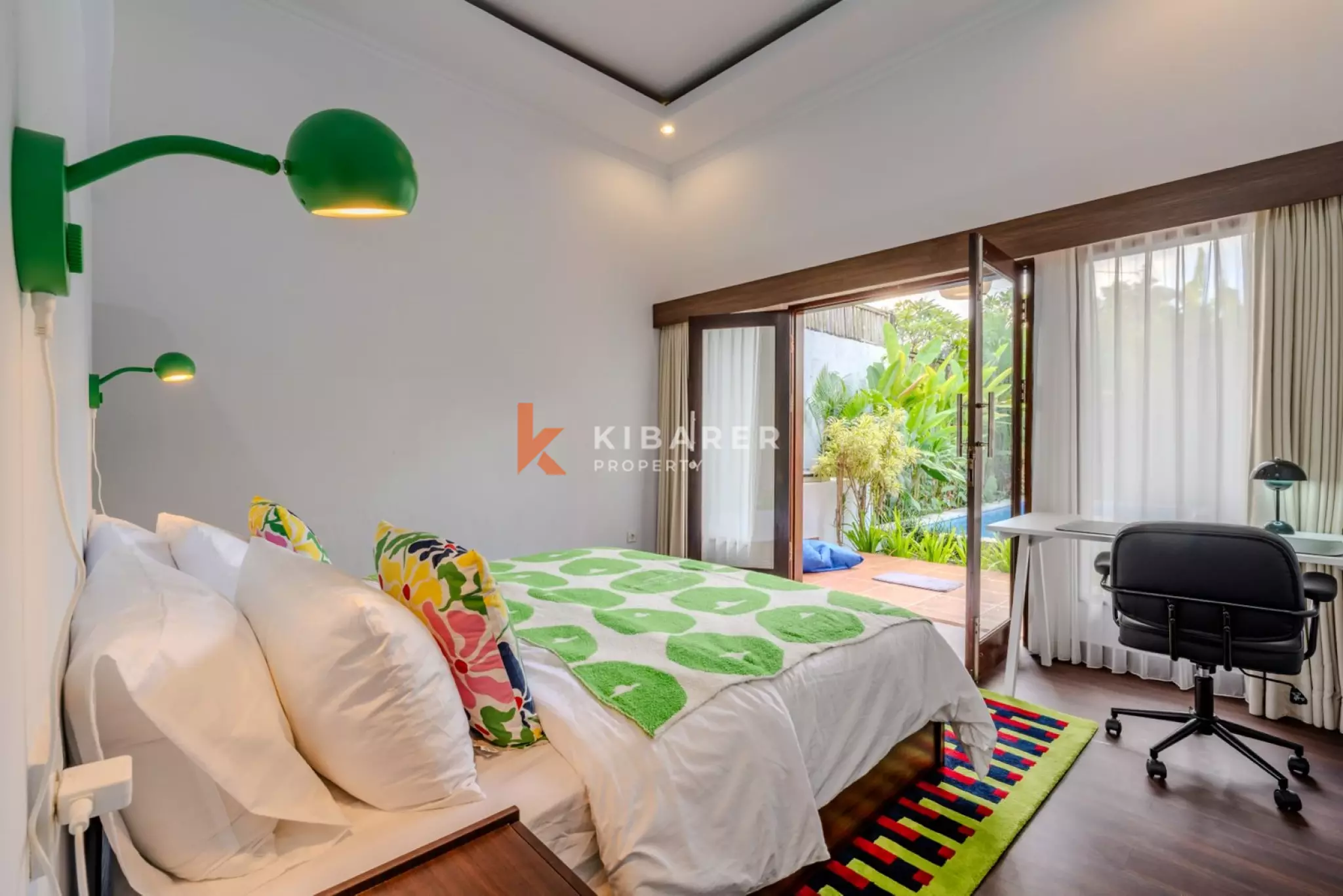 Villa Élégante de Deux Chambres avec Salon Ouvert et Piscine Privée à Seminyak