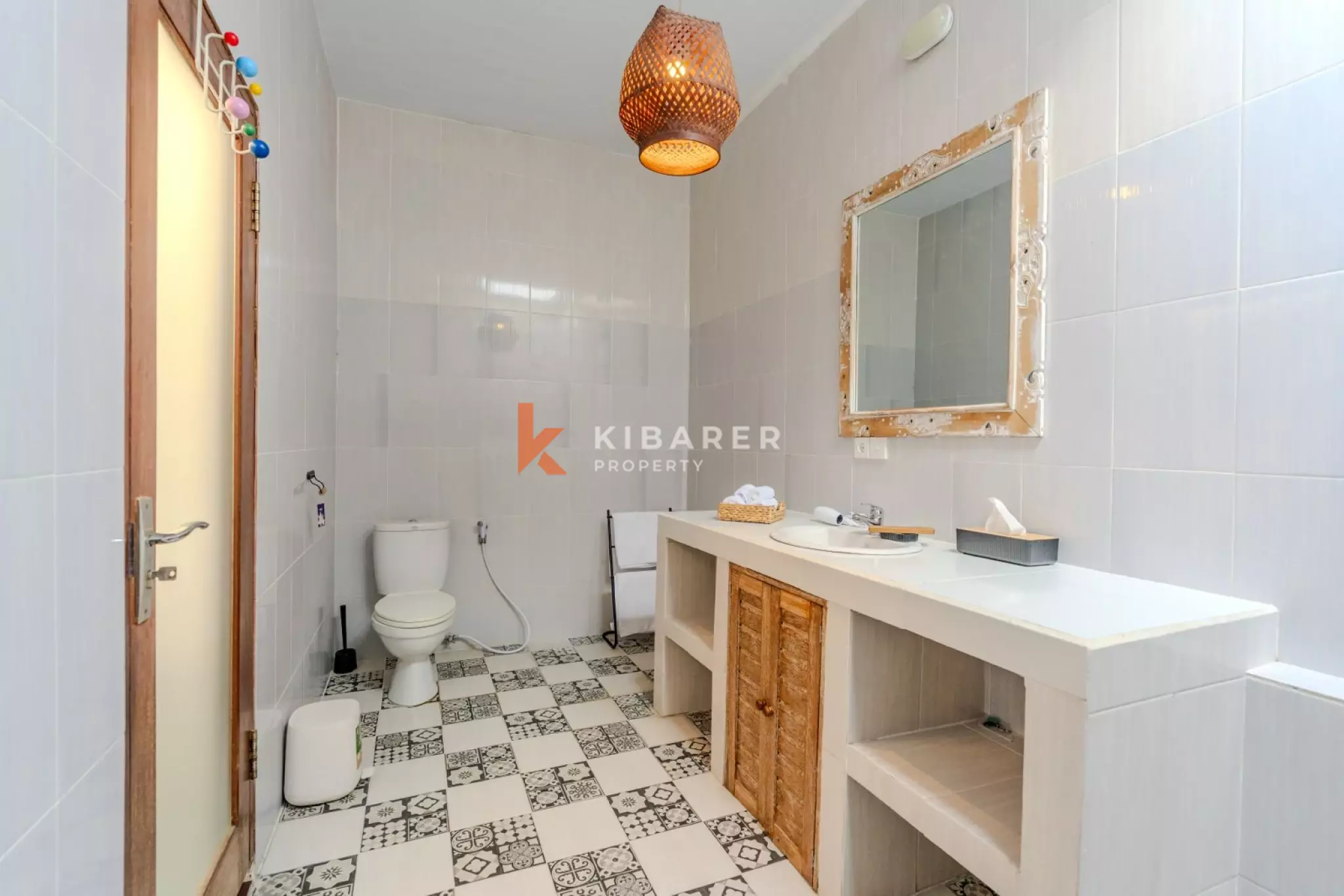 Villa Élégante de Deux Chambres avec Salon Ouvert et Piscine Privée à Seminyak