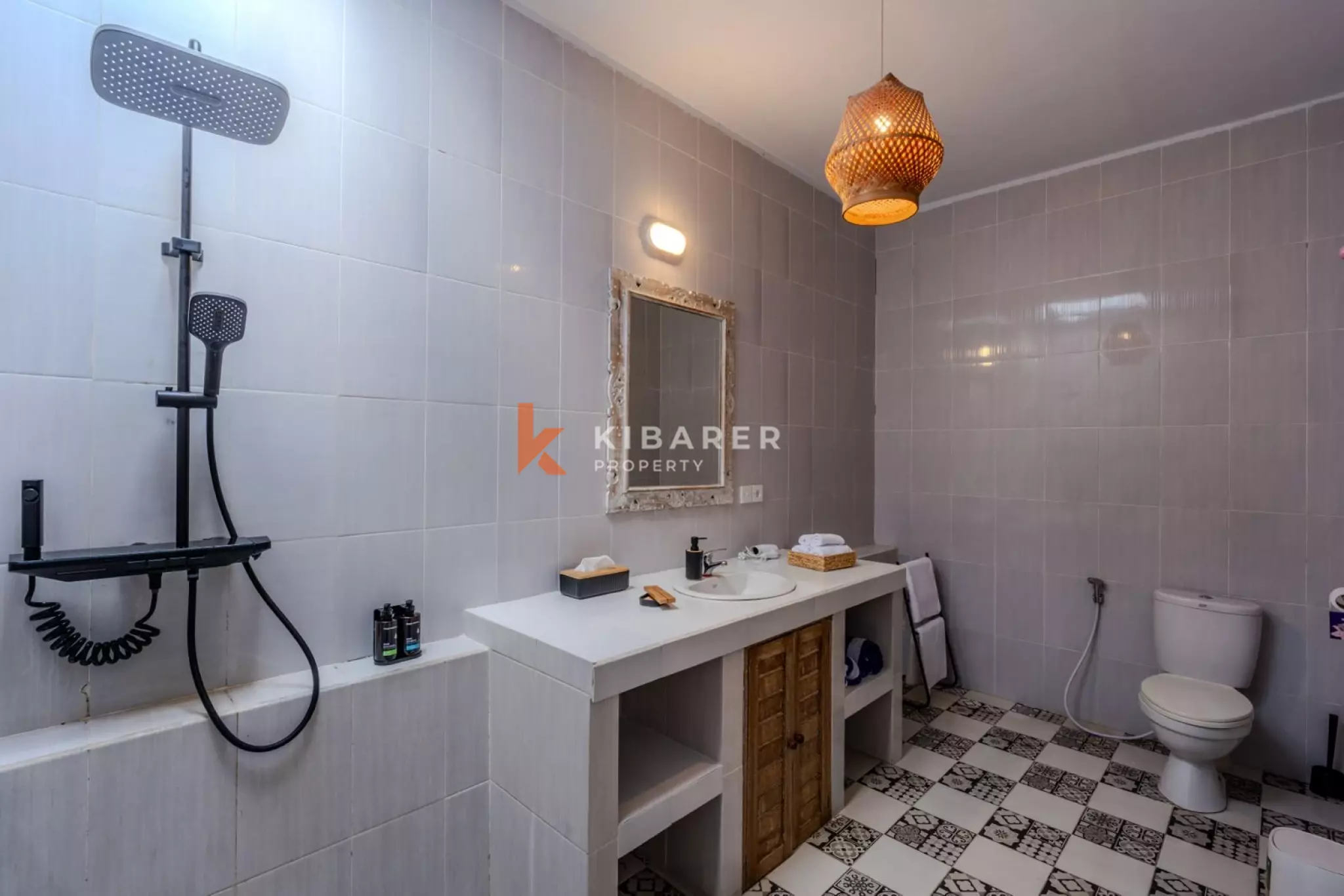 Villa Élégante de Deux Chambres avec Salon Ouvert et Piscine Privée à Seminyak