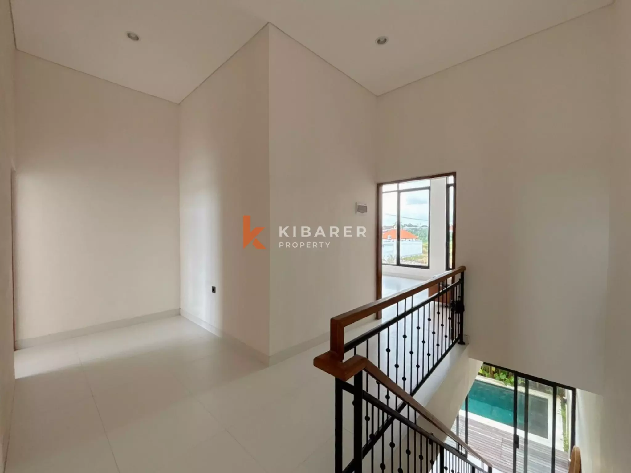 Vila Hunian Tertutup Modern di Canggu - Tiga Kamar Tidur dengan Pemandangan Sawah yang Damai