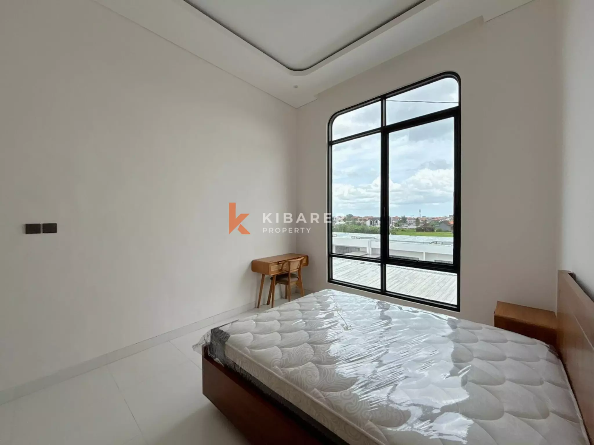 Vila Hunian Tertutup Modern di Canggu - Tiga Kamar Tidur dengan Pemandangan Sawah yang Damai