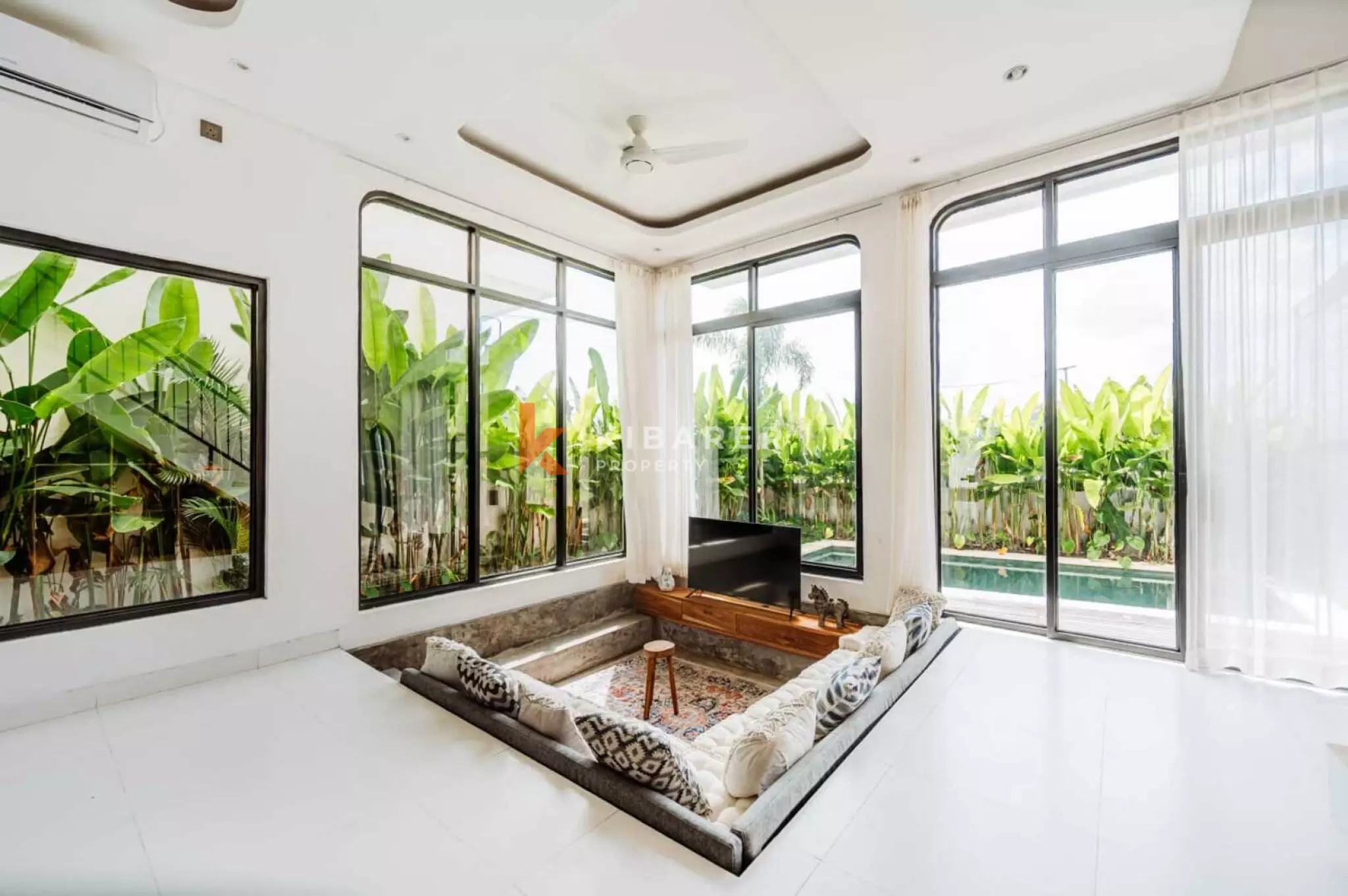 Vila Hunian Tertutup Modern di Canggu - Tiga Kamar Tidur dengan Pemandangan Sawah yang Damai