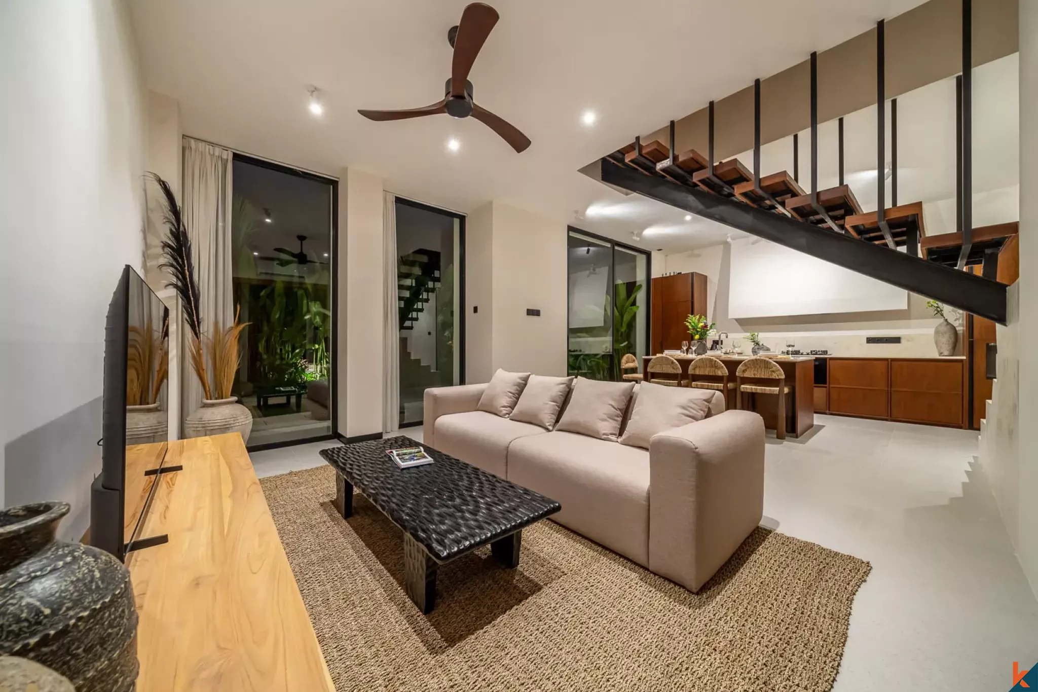 Rumah Kota Ramah Lingkungan Dua Kamar Tidur Modern untuk Disewa di Pererenan
