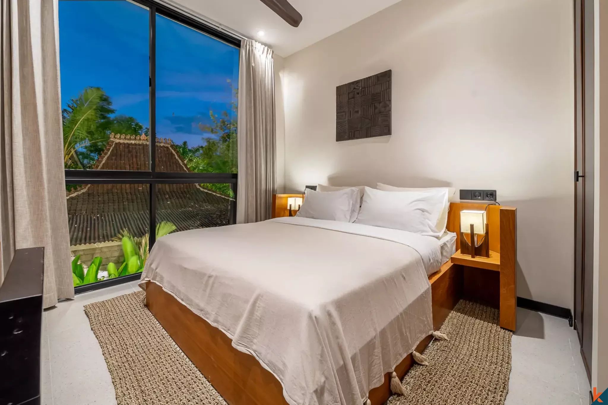 Rumah Kota Ramah Lingkungan Dua Kamar Tidur Modern untuk Disewa di Pererenan