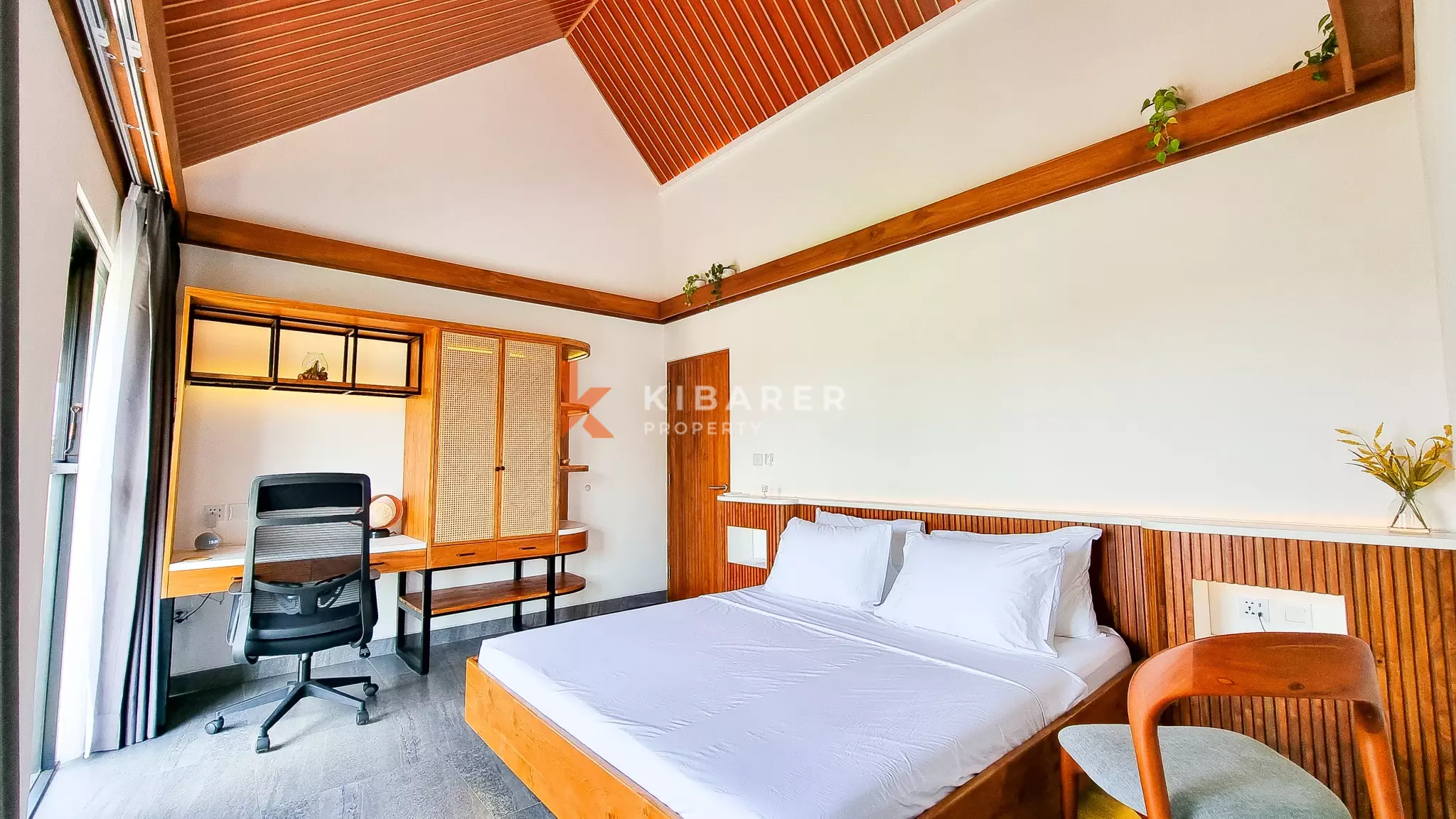 Villa contemporaine de trois chambres avec espace de travail à distance à Umalas