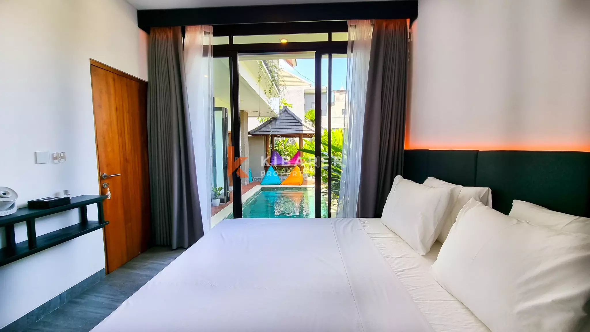 Villa contemporaine de trois chambres avec espace de travail à distance à Umalas