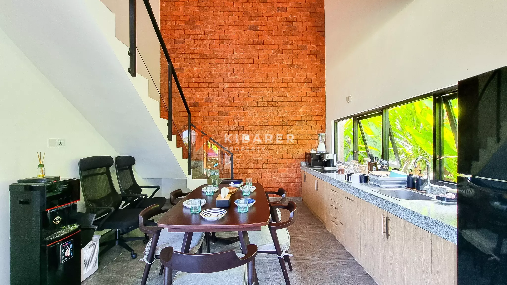 Villa contemporaine de trois chambres avec espace de travail à distance à Umalas