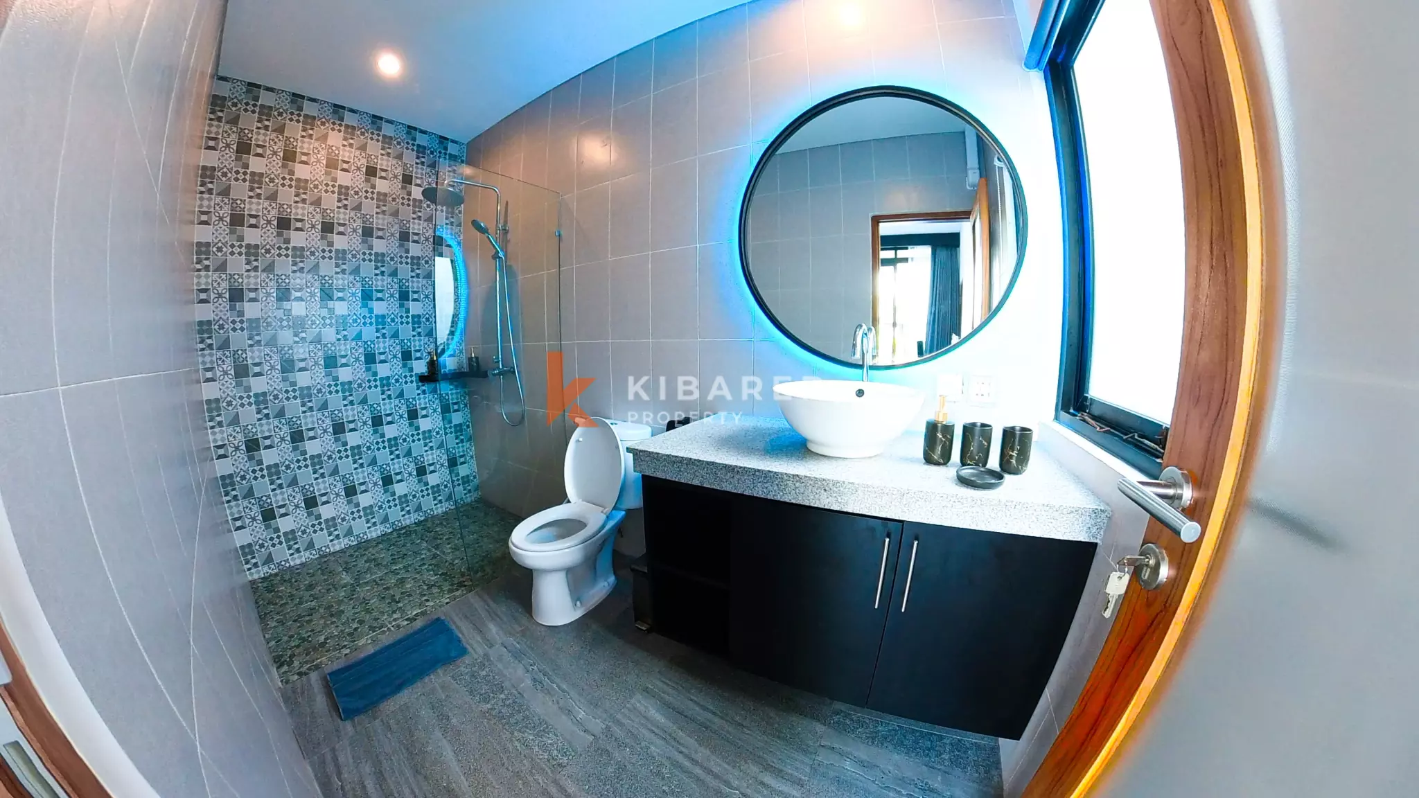 Villa contemporaine de trois chambres avec espace de travail à distance à Umalas