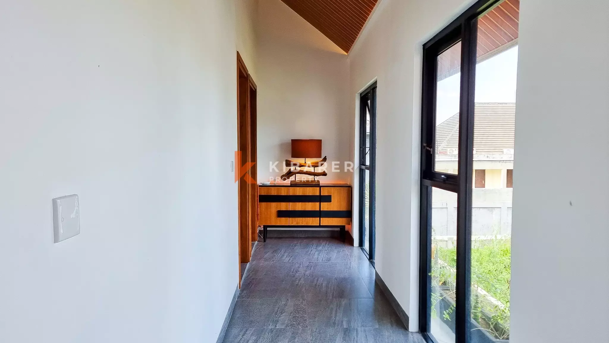 Villa contemporaine de trois chambres avec espace de travail à distance à Umalas
