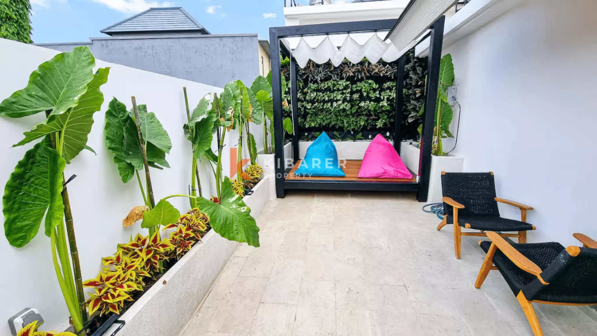 Villa contemporaine de trois chambres avec espace de travail à distance à Umalas