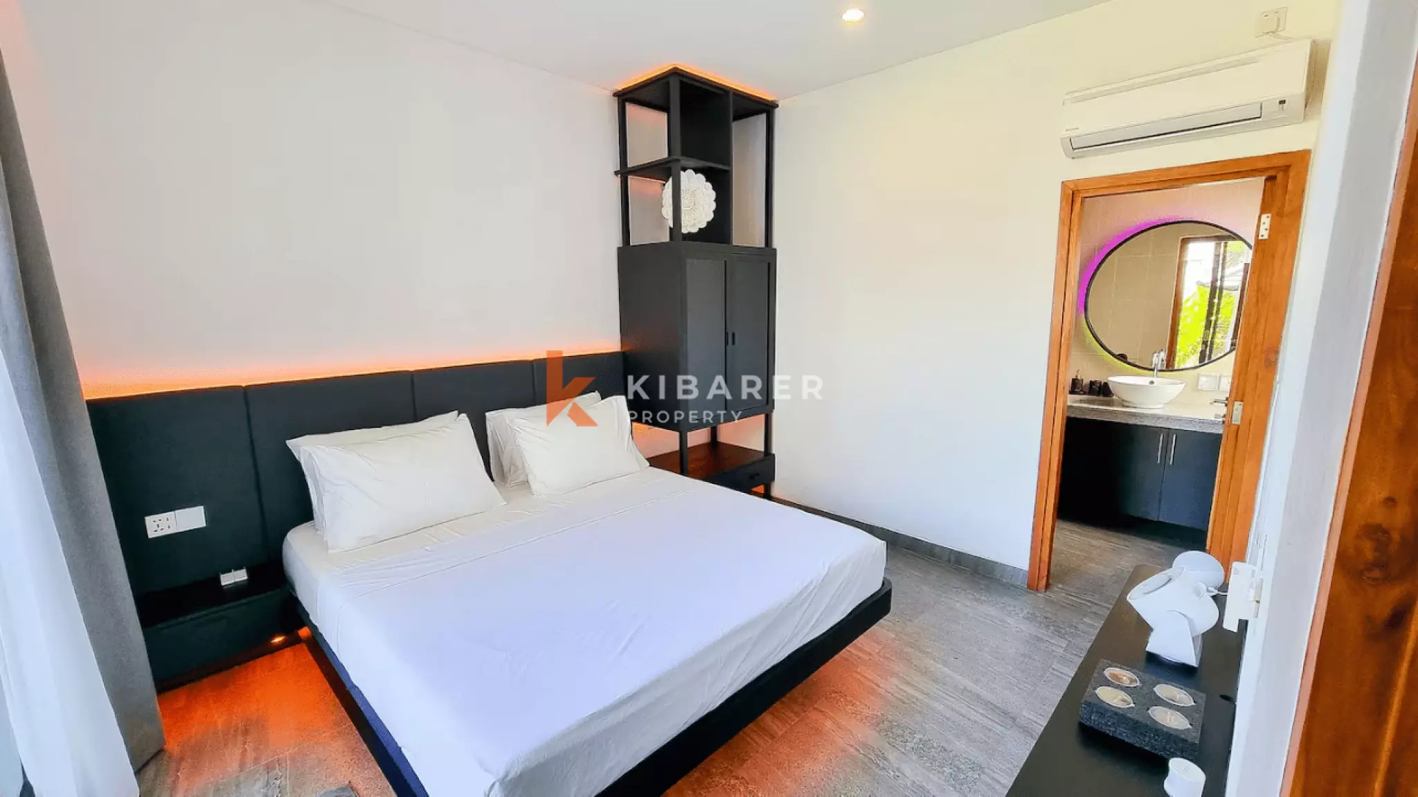 Villa contemporaine de trois chambres avec espace de travail à distance à Umalas