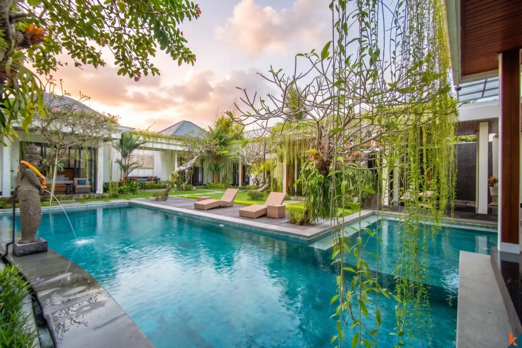 Amazing four bedroom estate facing the jungle in Ubud