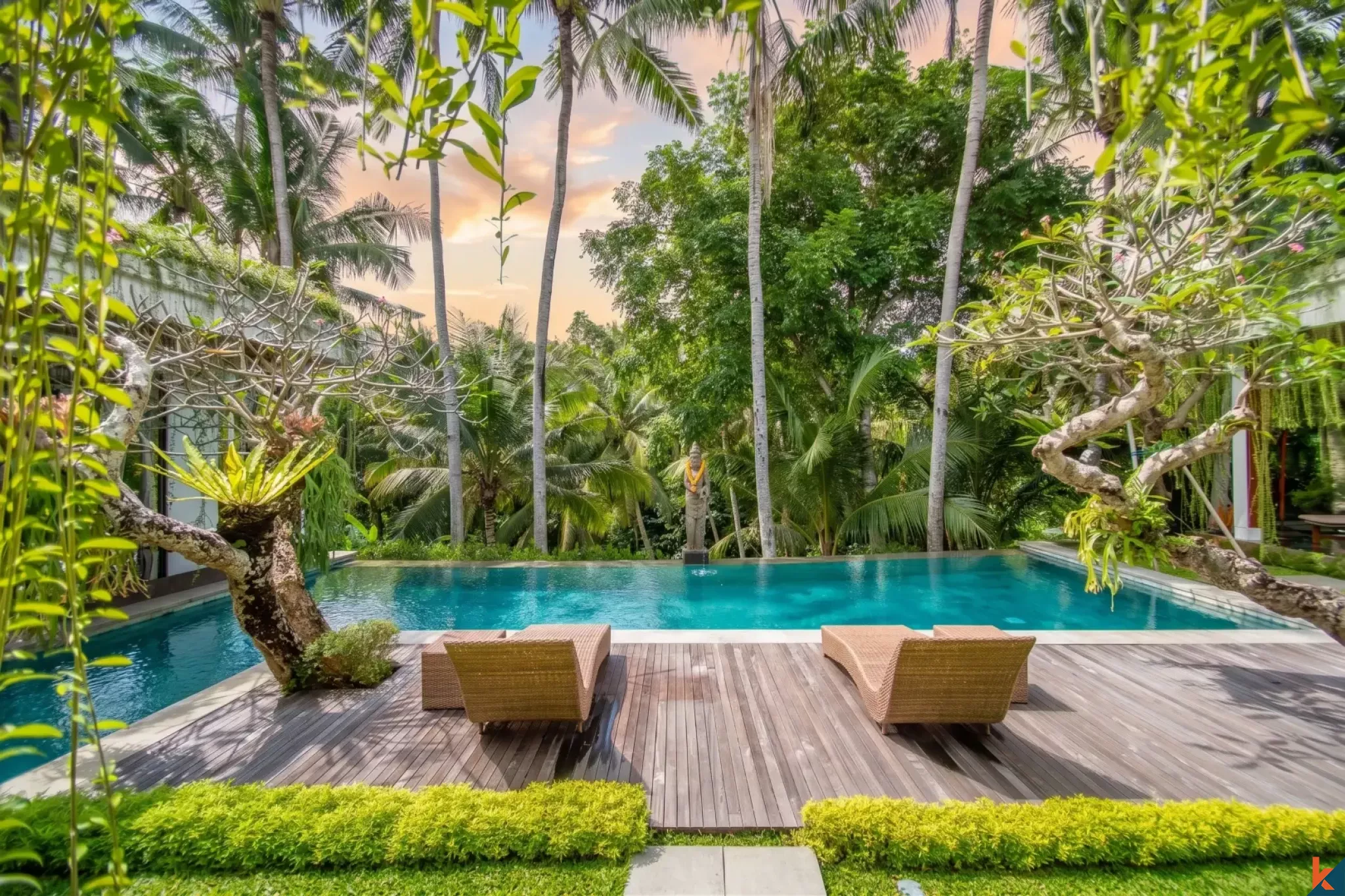 Amazing four bedroom estate facing the jungle in Ubud