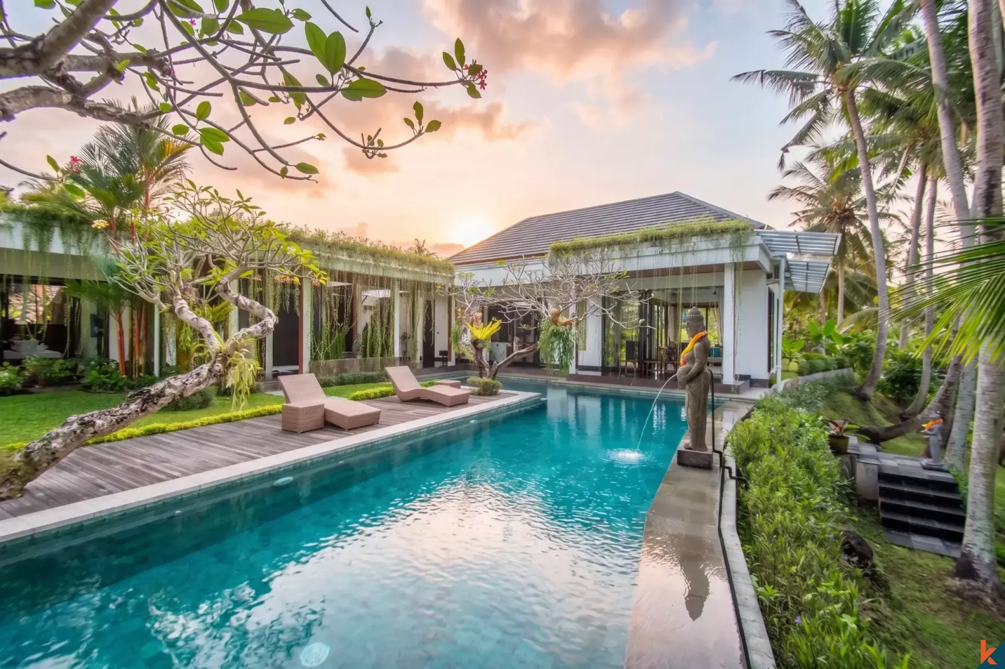 Amazing four bedroom estate facing the jungle in Ubud