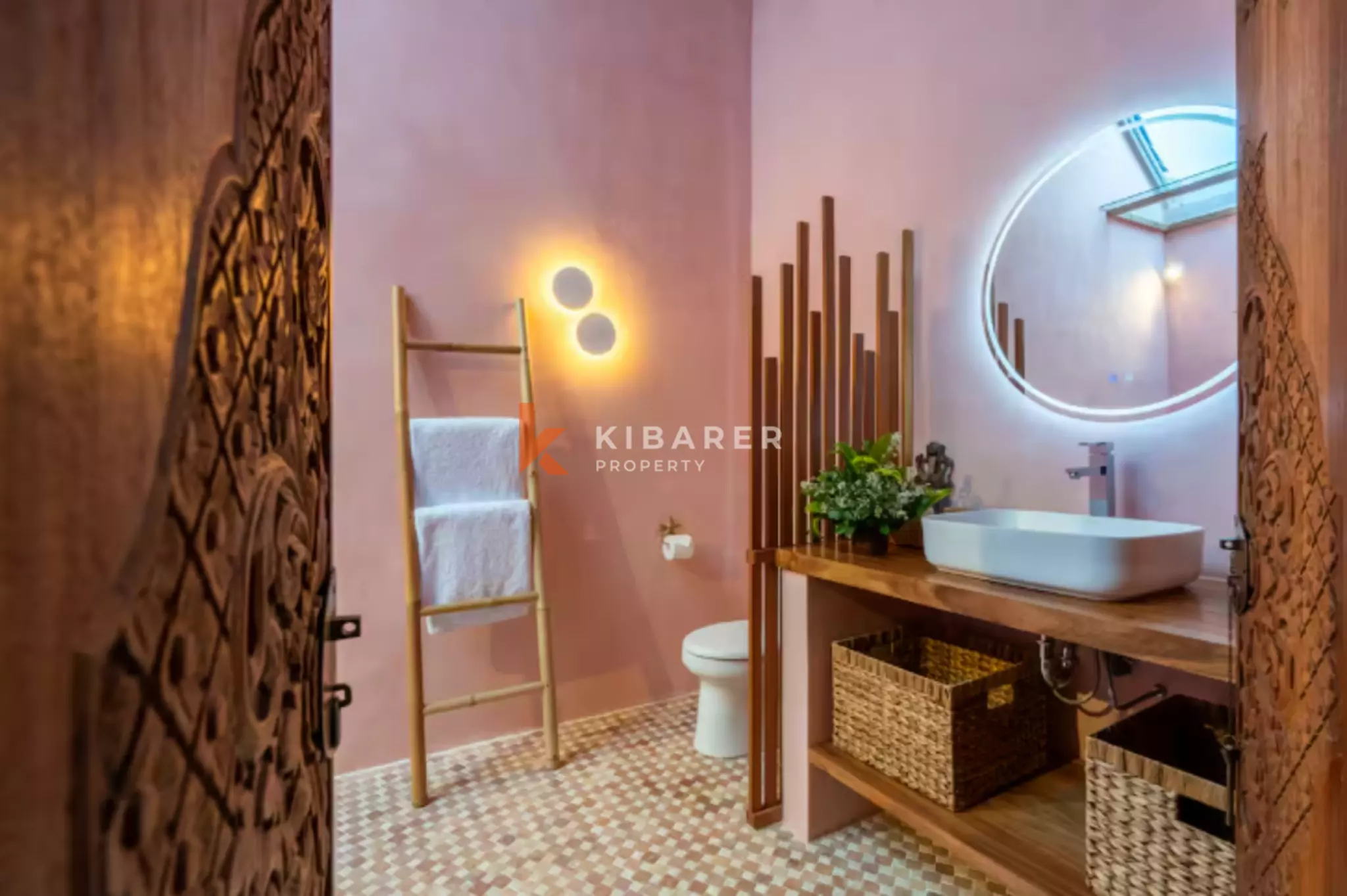 Vila 3 Kamar Tidur dengan Konsep Hunian Indoor-Outdoor yang Menyatu dan Taman Pribadi Dekat Canggu