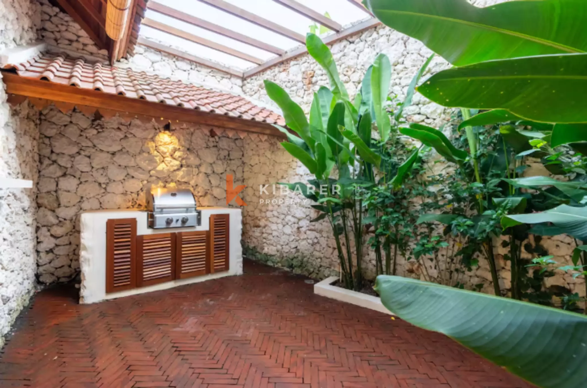 Vila 3 Kamar Tidur dengan Konsep Hunian Indoor-Outdoor yang Menyatu dan Taman Pribadi Dekat Canggu