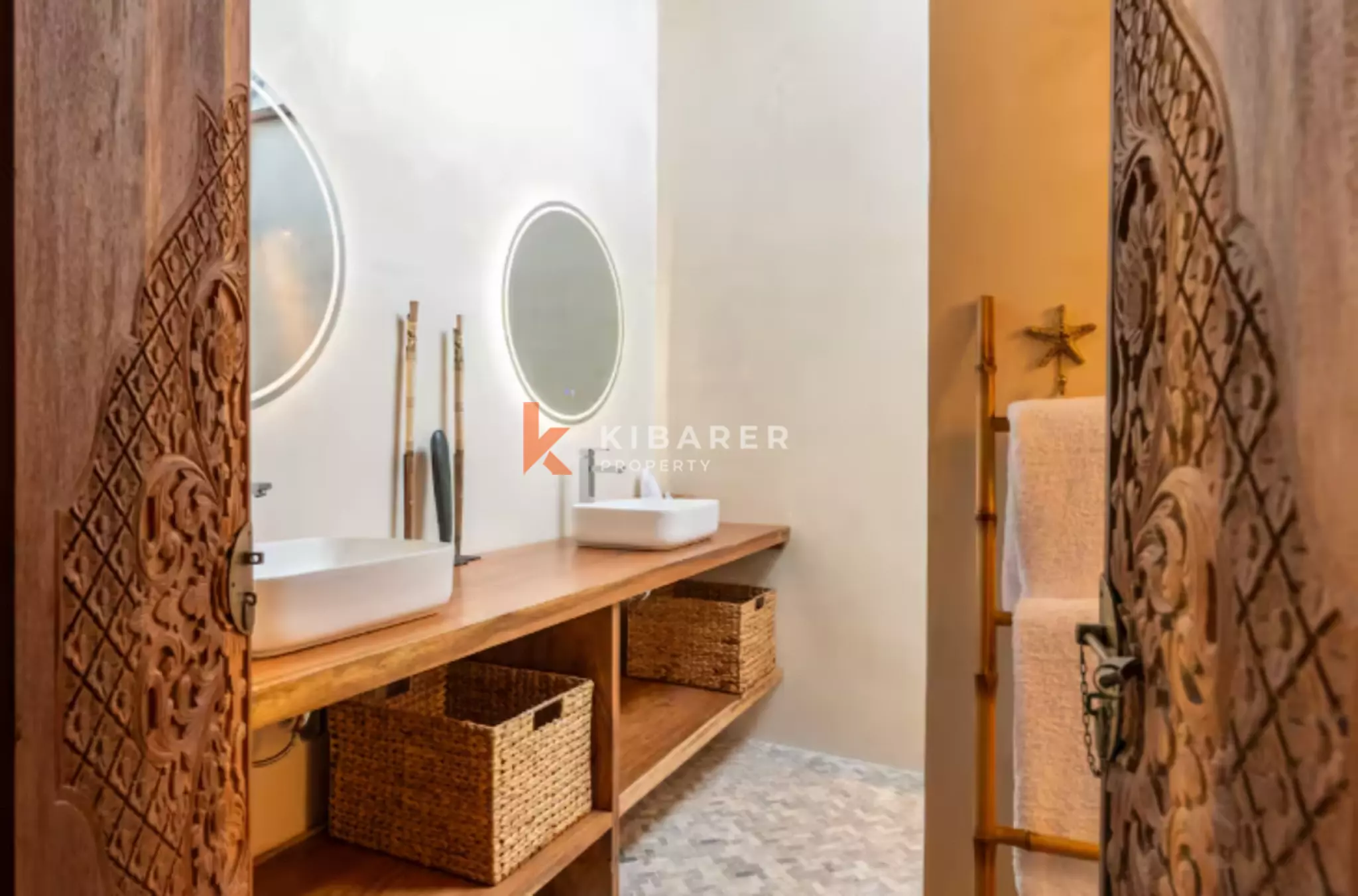 Vila 3 Kamar Tidur dengan Konsep Hunian Indoor-Outdoor yang Menyatu dan Taman Pribadi Dekat Canggu