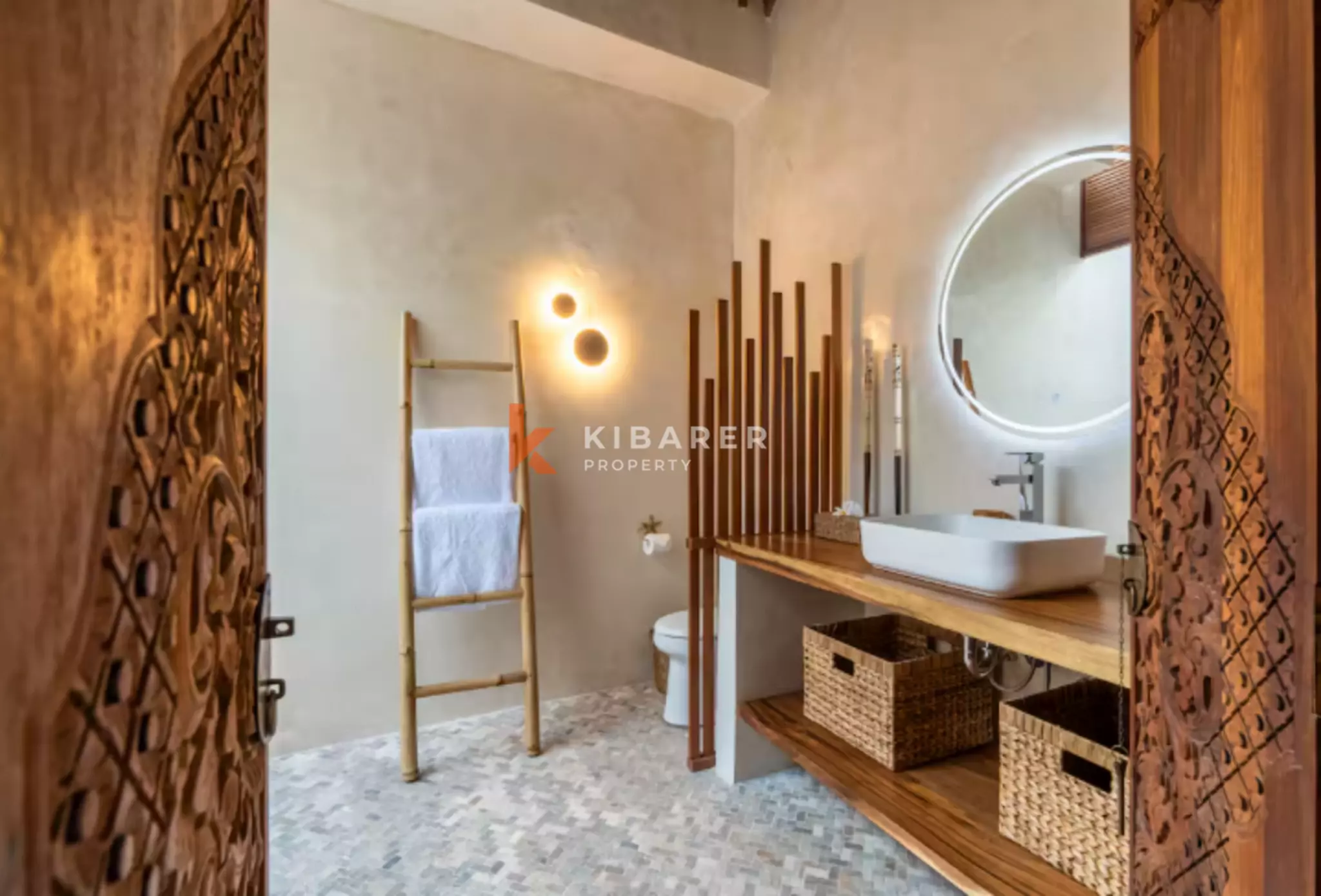Vila 3 Kamar Tidur dengan Konsep Hunian Indoor-Outdoor yang Menyatu dan Taman Pribadi Dekat Canggu
