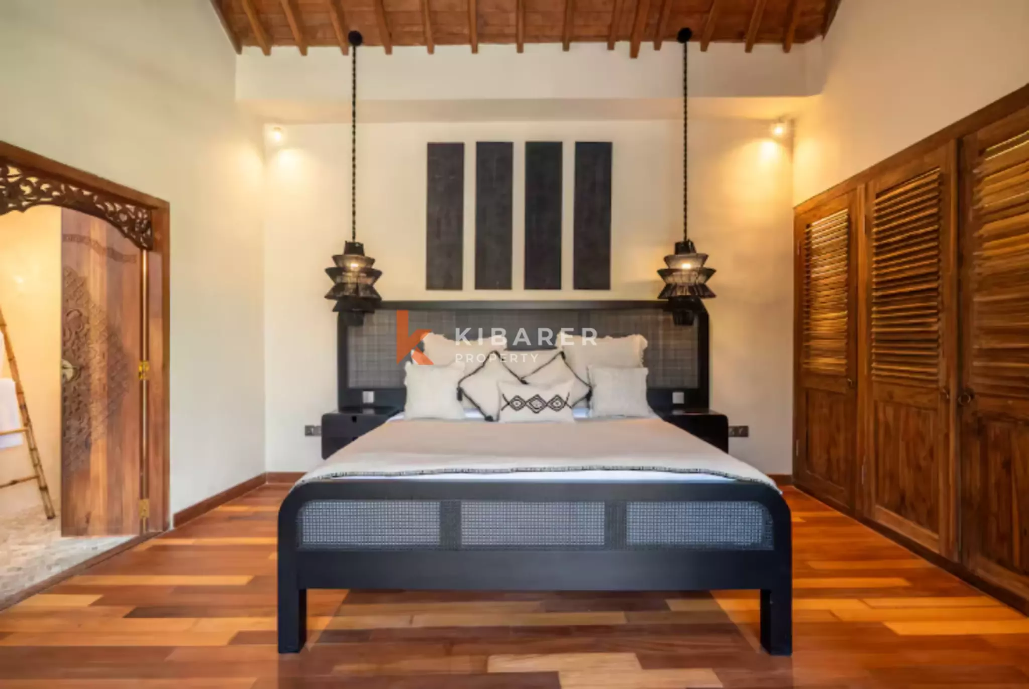 Vila 3 Kamar Tidur dengan Konsep Hunian Indoor-Outdoor yang Menyatu dan Taman Pribadi Dekat Canggu