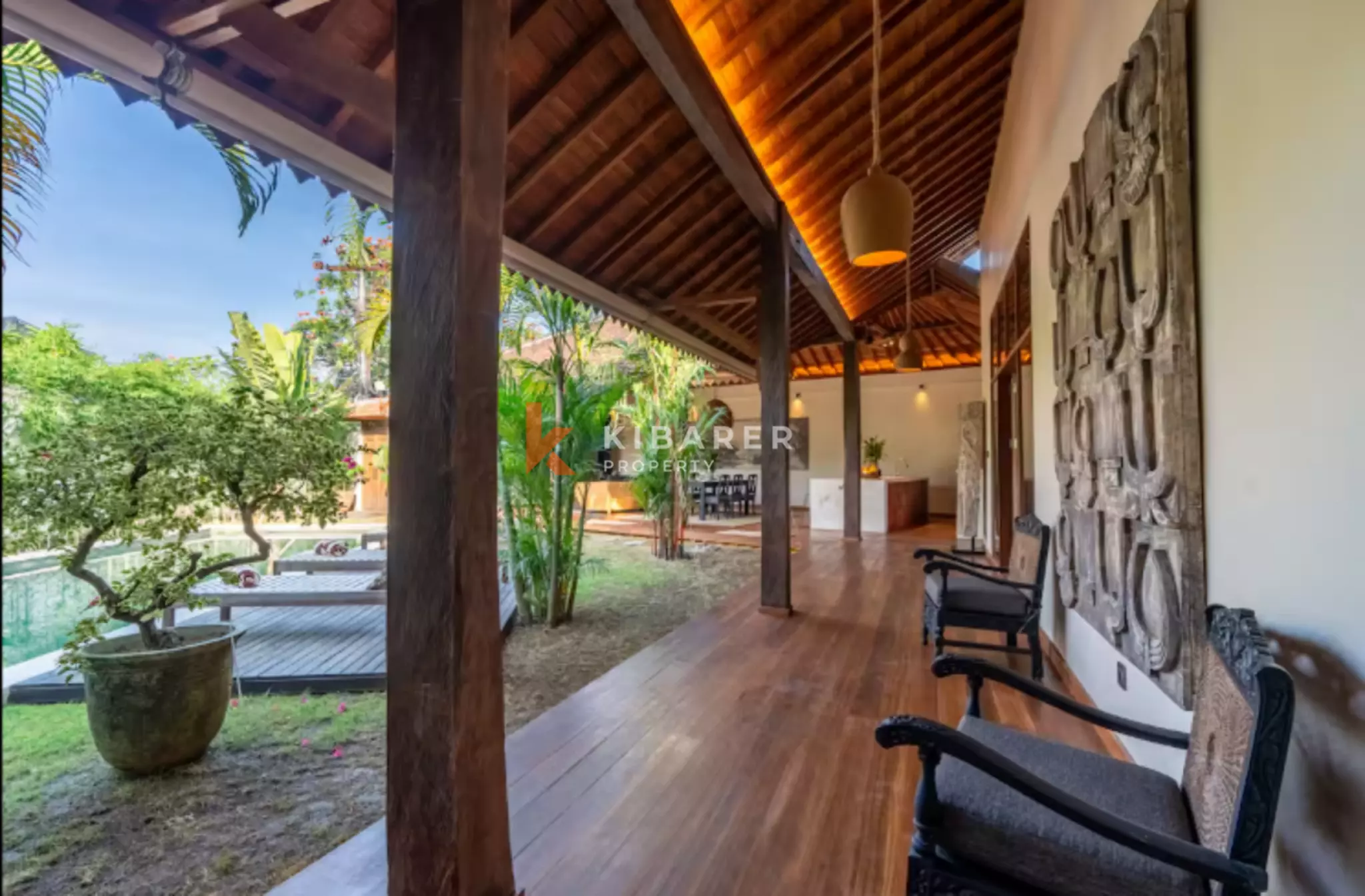 Vila 3 Kamar Tidur dengan Konsep Hunian Indoor-Outdoor yang Menyatu dan Taman Pribadi Dekat Canggu