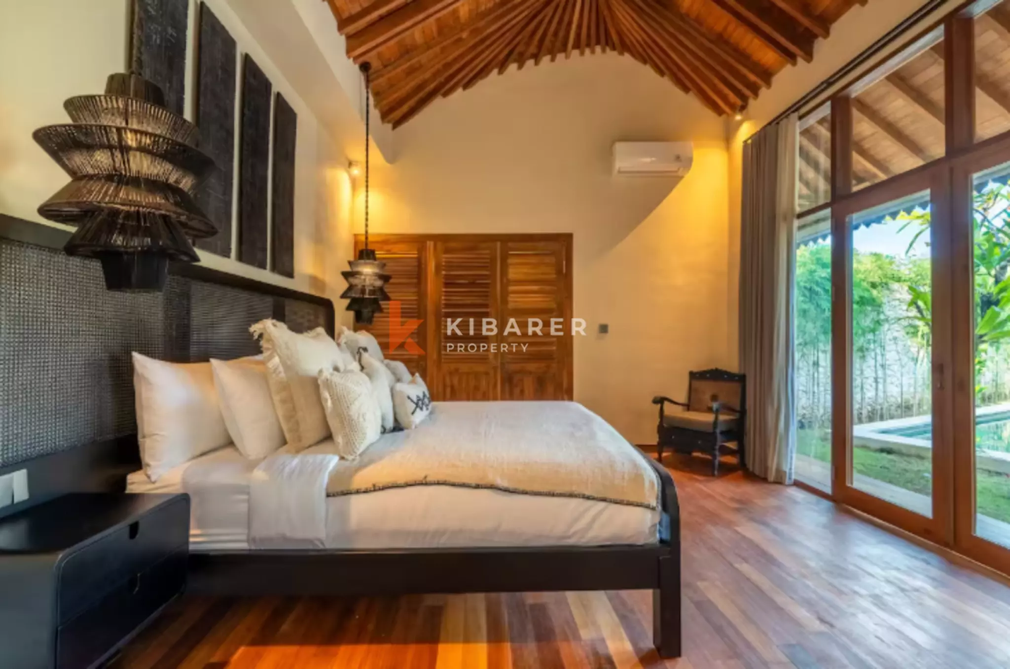 Vila 3 Kamar Tidur dengan Konsep Hunian Indoor-Outdoor yang Menyatu dan Taman Pribadi Dekat Canggu