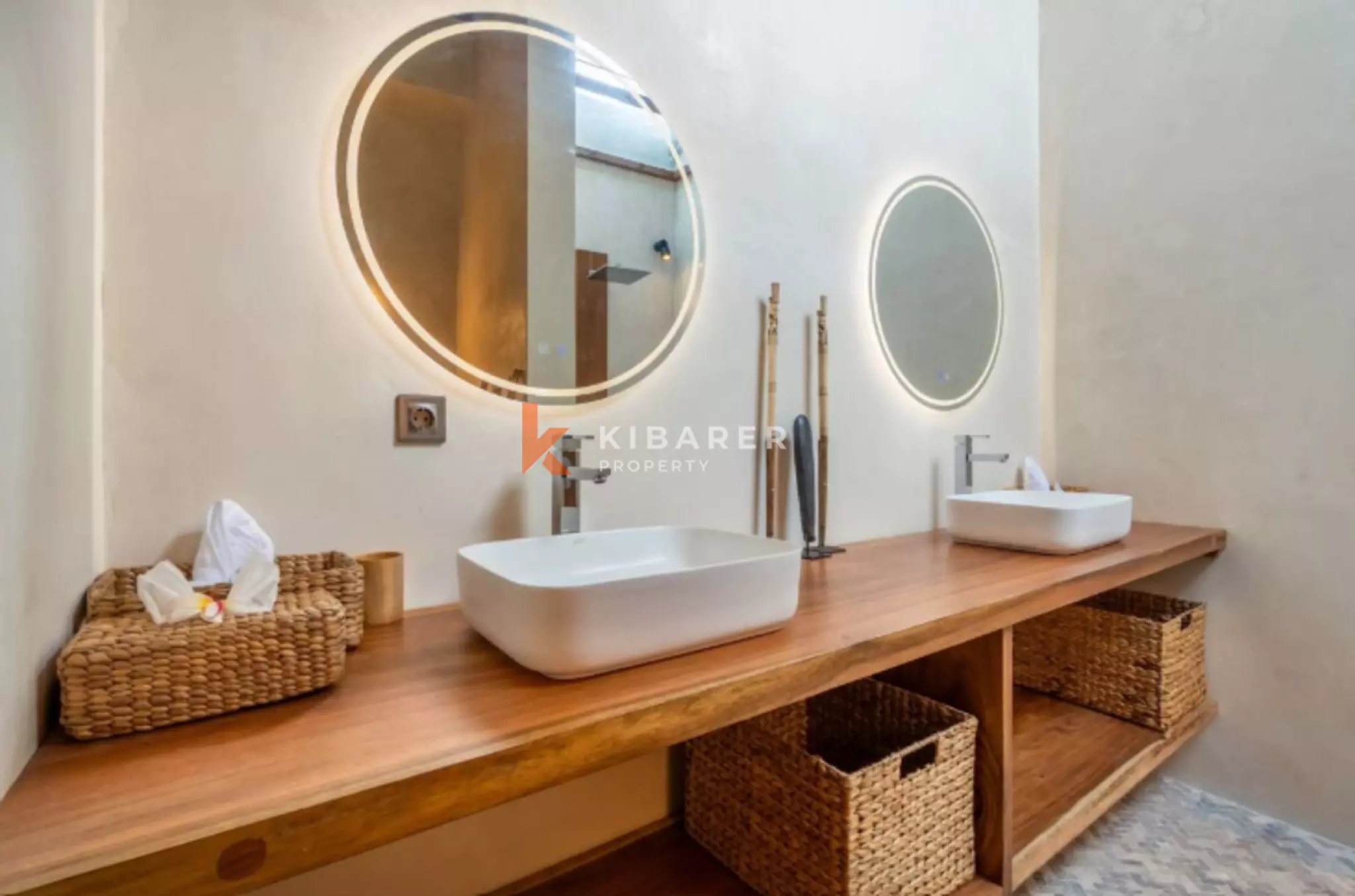 Vila 3 Kamar Tidur dengan Konsep Hunian Indoor-Outdoor yang Menyatu dan Taman Pribadi Dekat Canggu