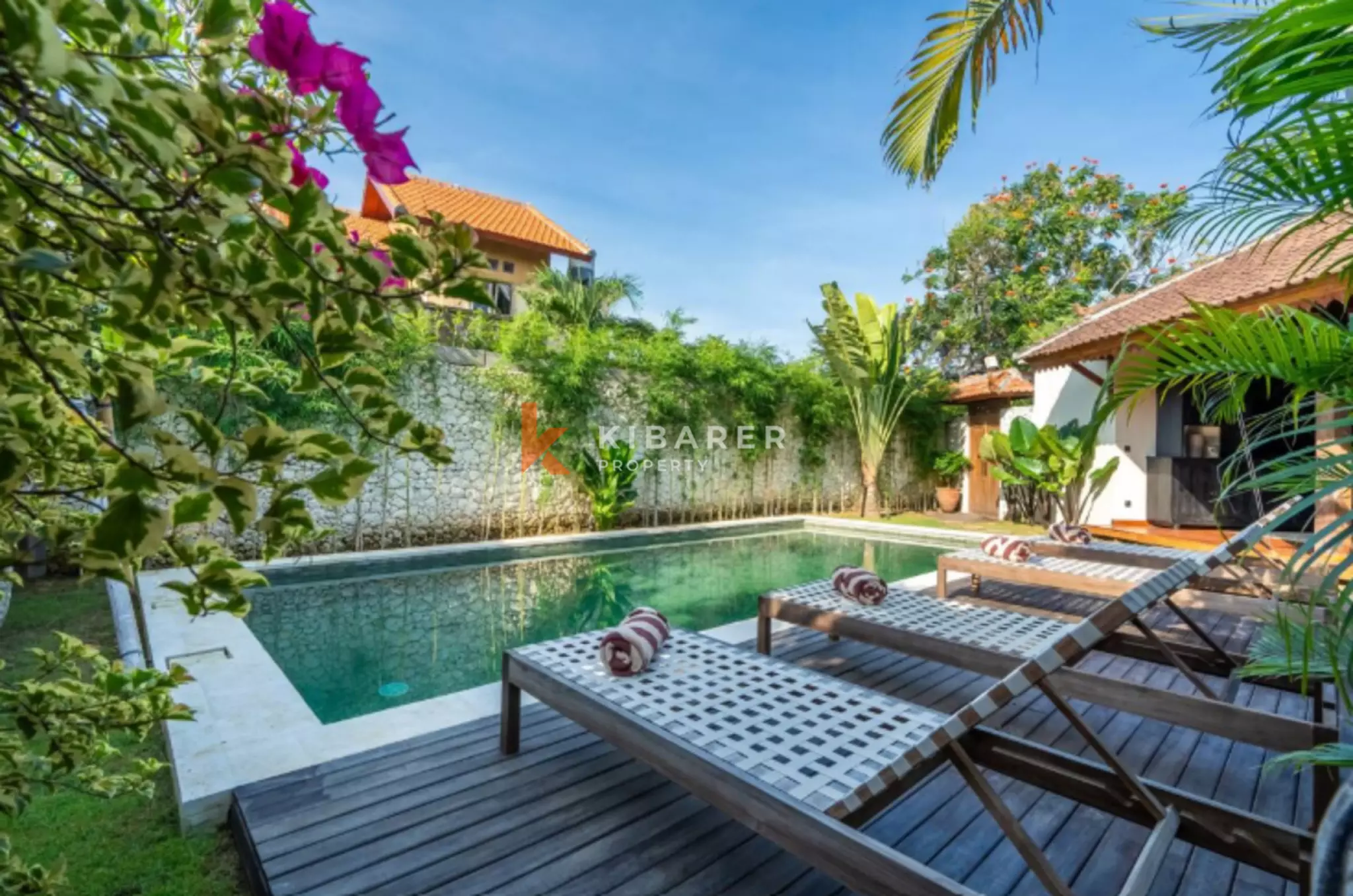 Vila 3 Kamar Tidur dengan Konsep Hunian Indoor-Outdoor yang Menyatu dan Taman Pribadi Dekat Canggu