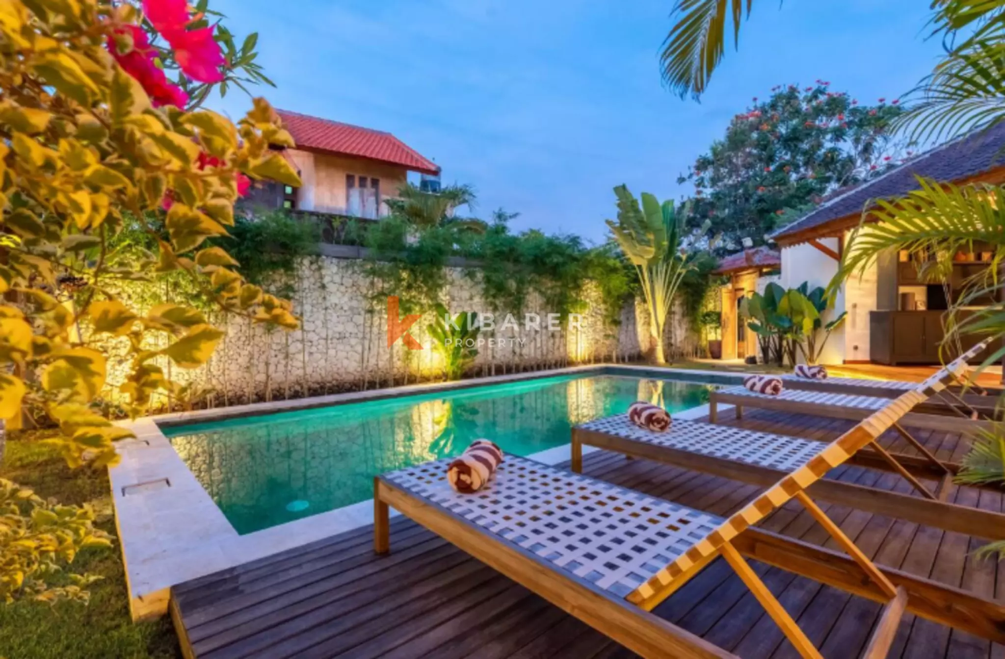 Vila 3 Kamar Tidur dengan Konsep Hunian Indoor-Outdoor yang Menyatu dan Taman Pribadi Dekat Canggu