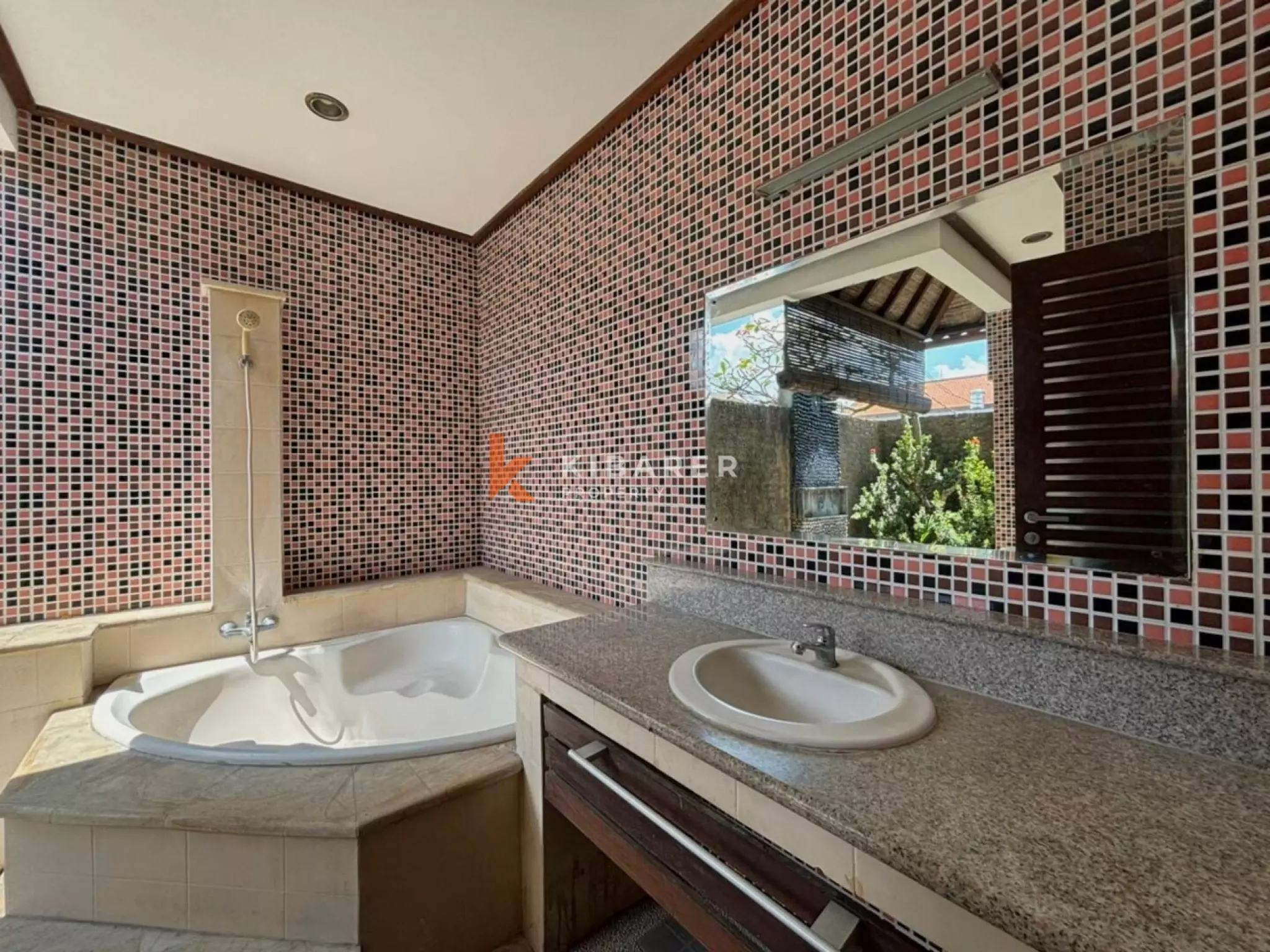 Vila Tiga Kamar Tidur di Lokasi Strategis Berawa – Semi-Furnished