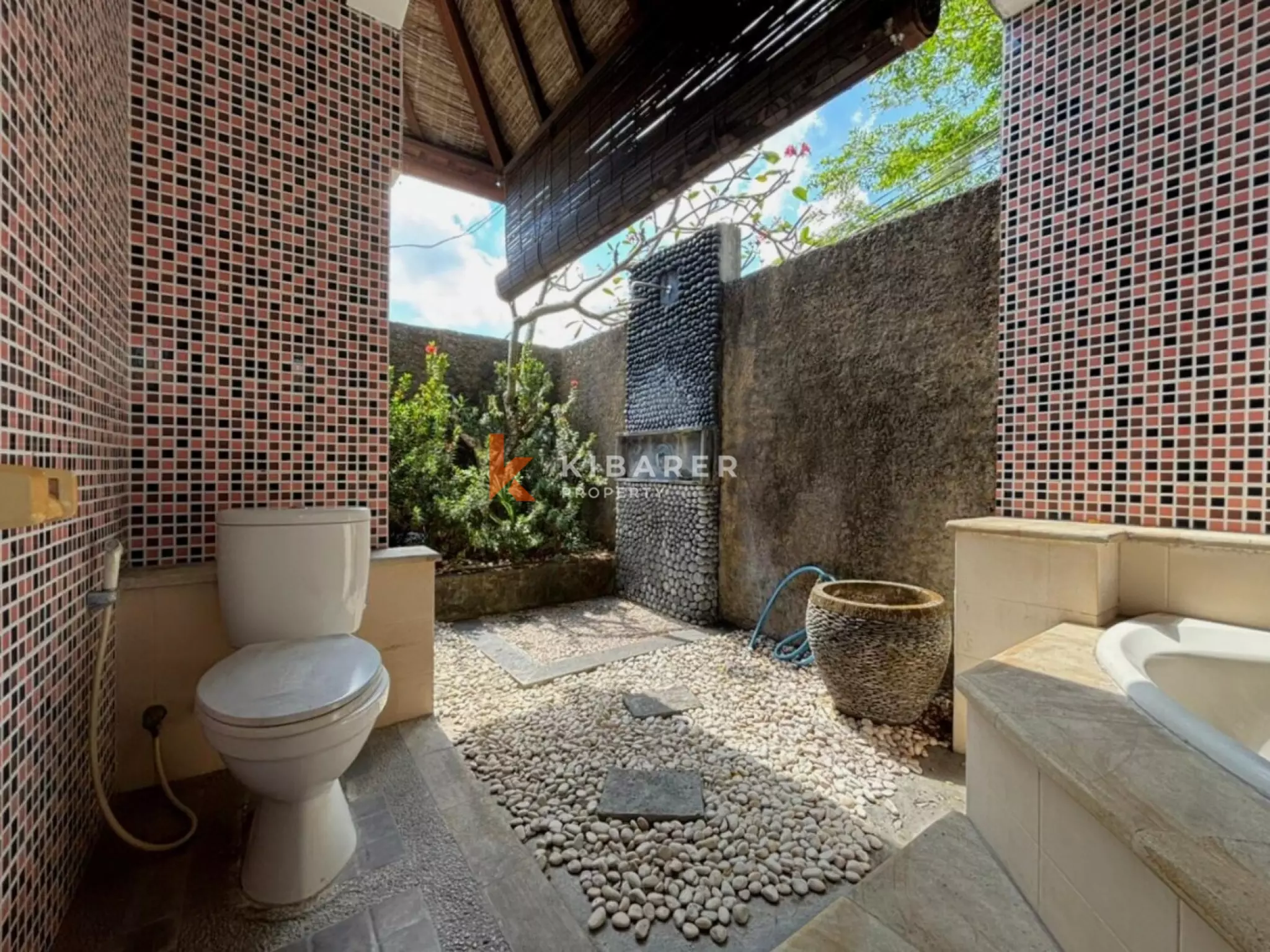 Vila Tiga Kamar Tidur di Lokasi Strategis Berawa – Semi-Furnished