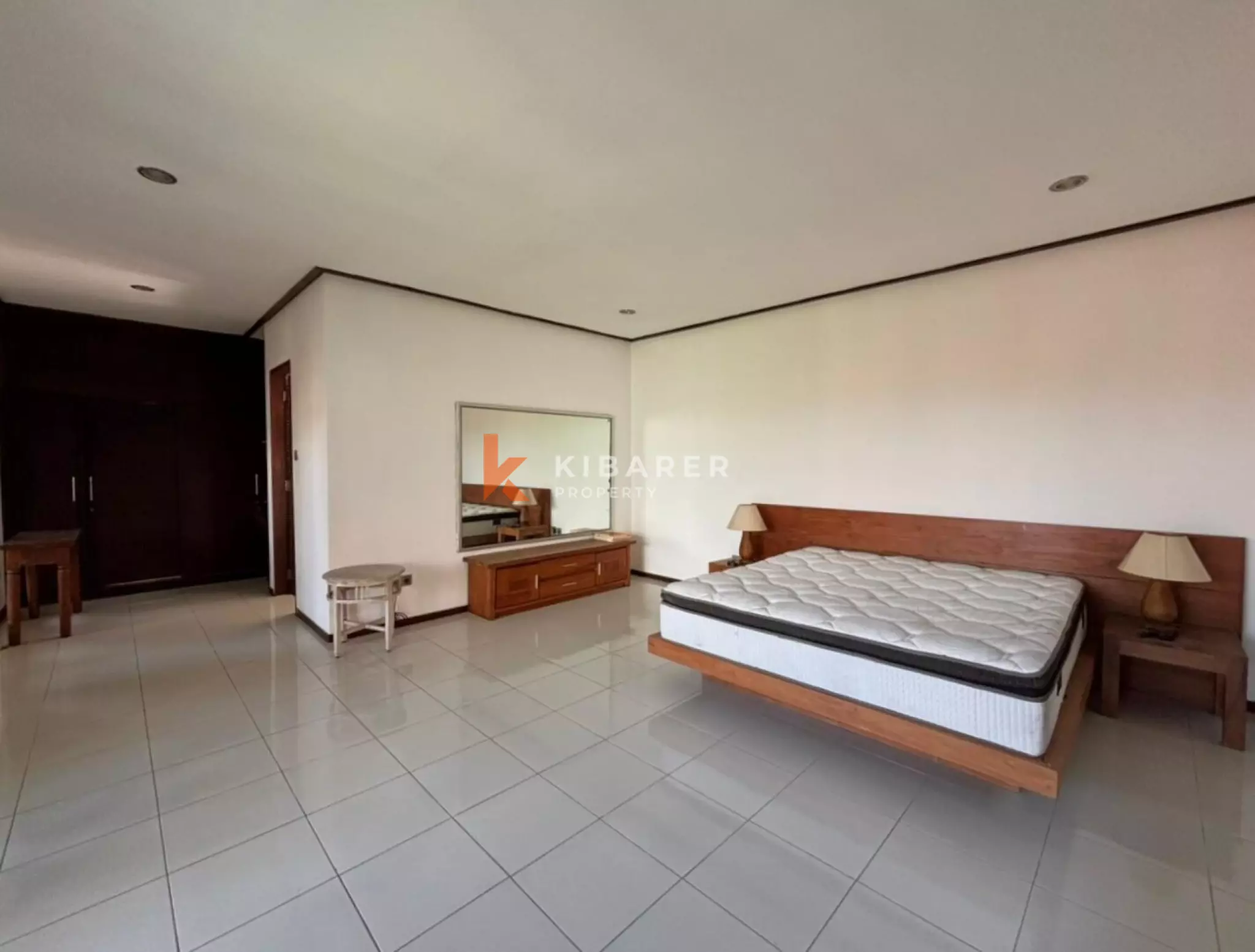 Vila Tiga Kamar Tidur di Lokasi Strategis Berawa – Semi-Furnished
