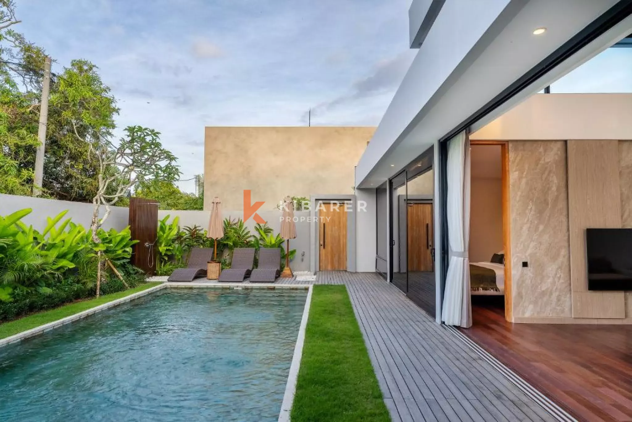 Bright Contemporary Two Bedroom Villa in Canggu Padang Tawang