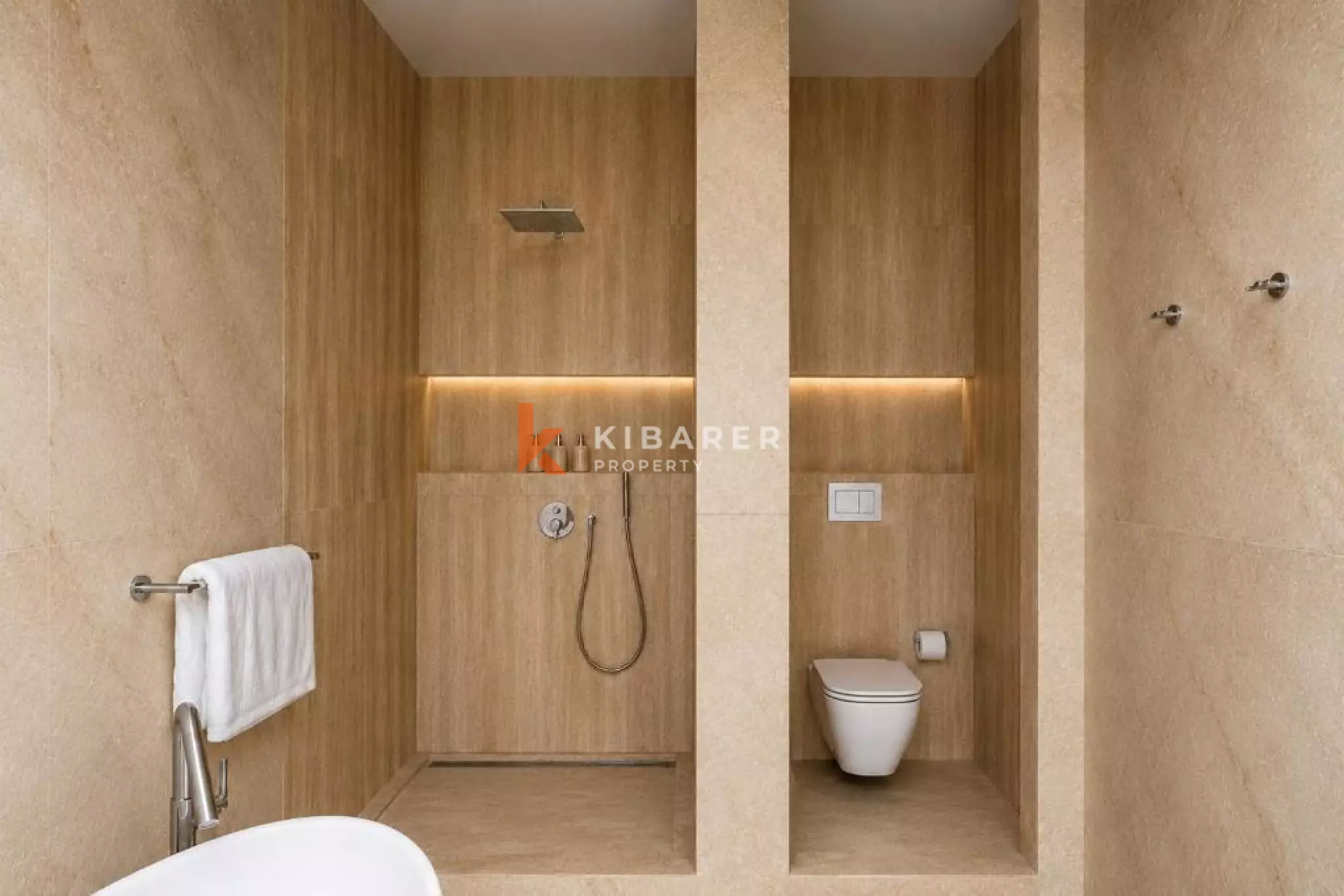 Bright Contemporary Two Bedroom Villa in Canggu Padang Tawang