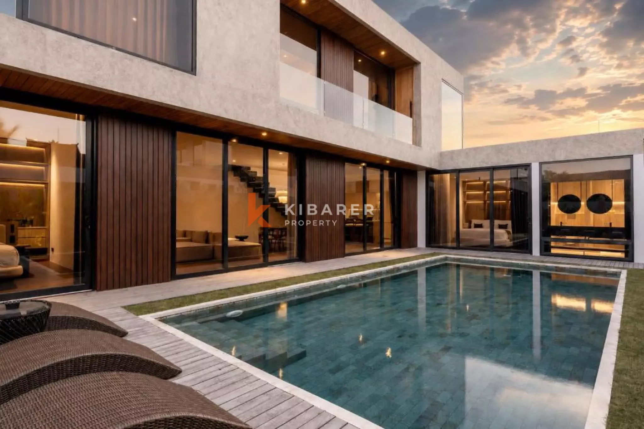 Bright and Luxurious Four Bedroom Villa in Padang Tawang
