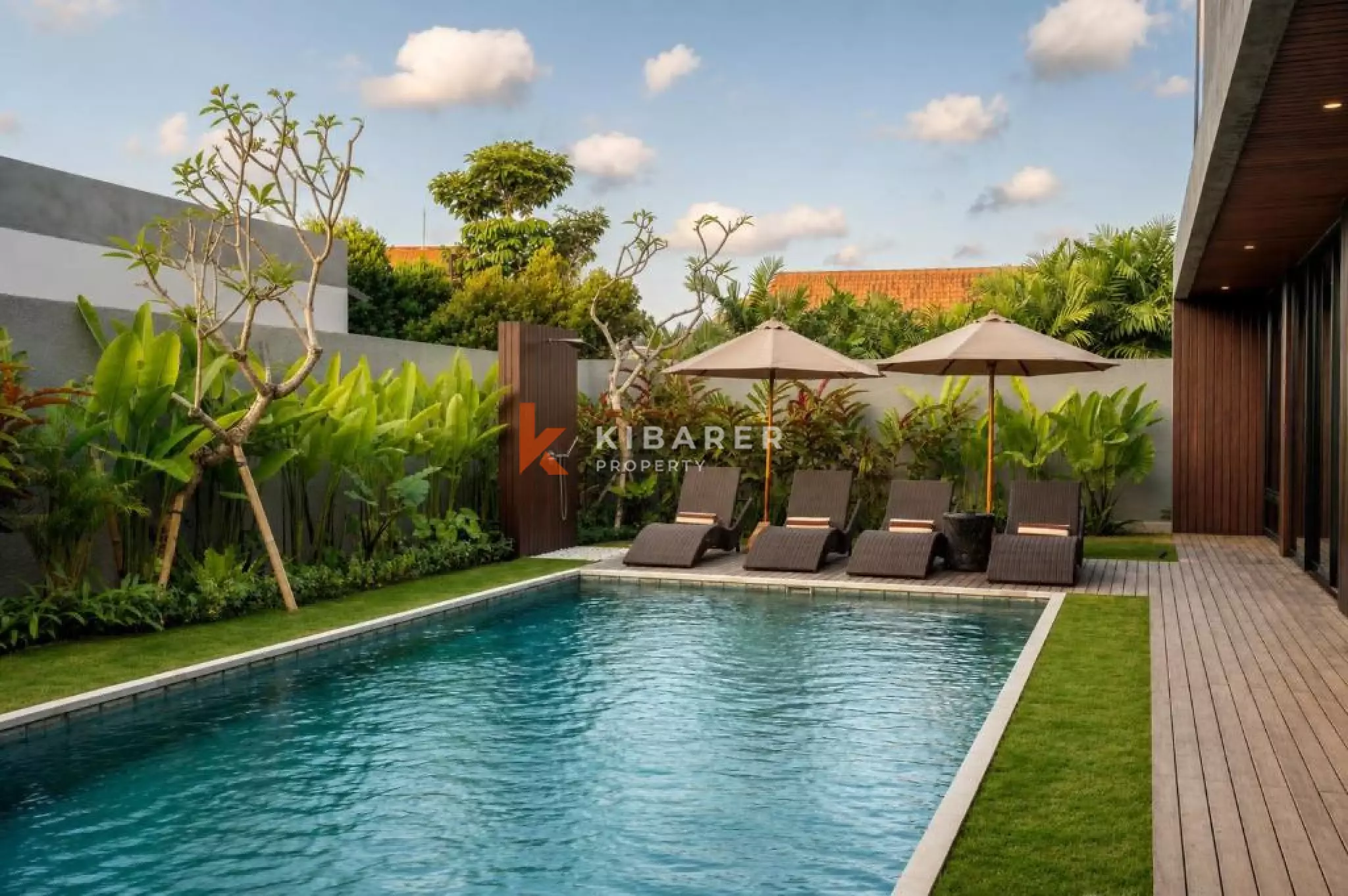 Bright and Luxurious Four Bedroom Villa in Padang Tawang