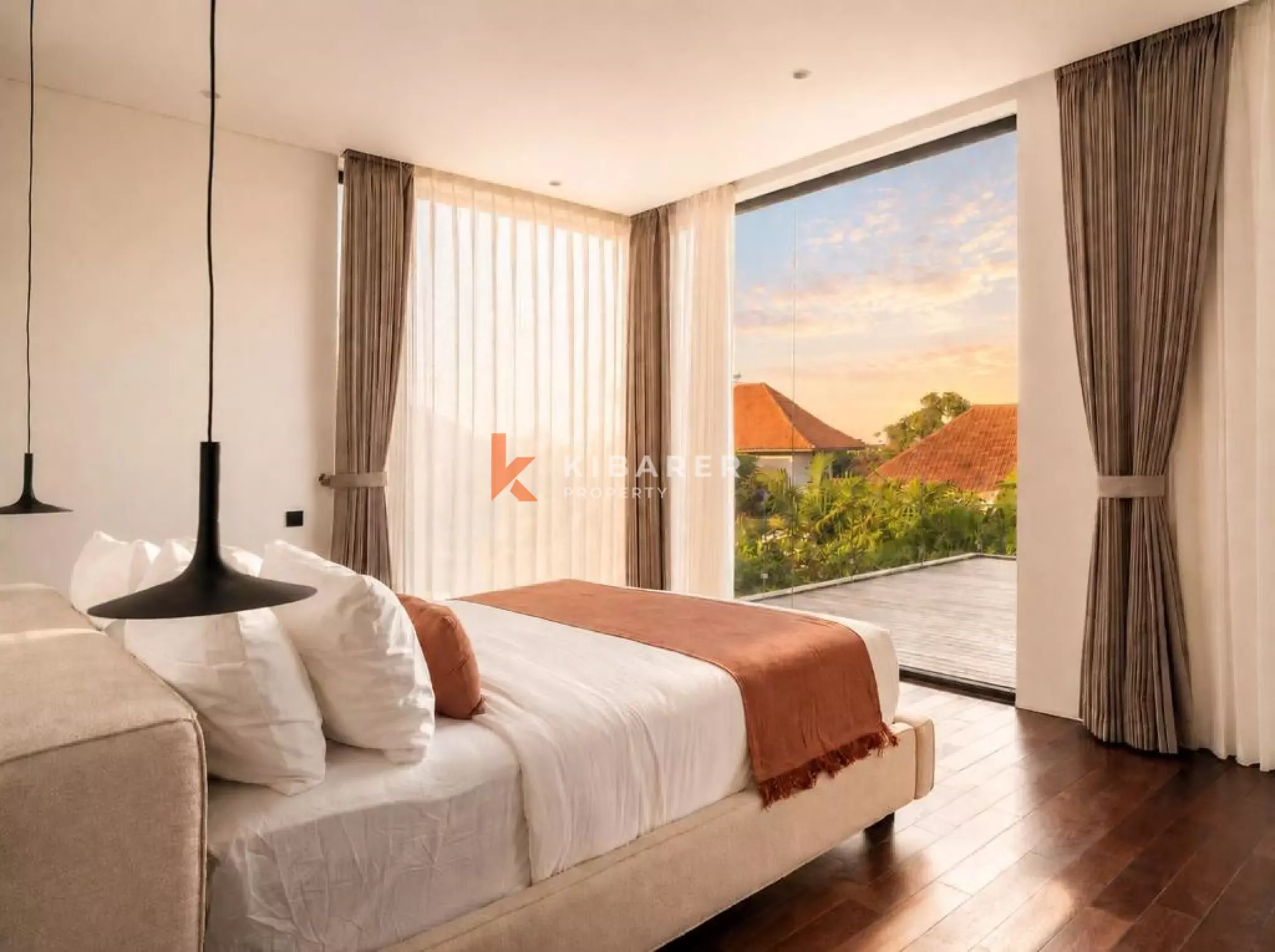 Bright and Luxurious Four Bedroom Villa in Padang Tawang